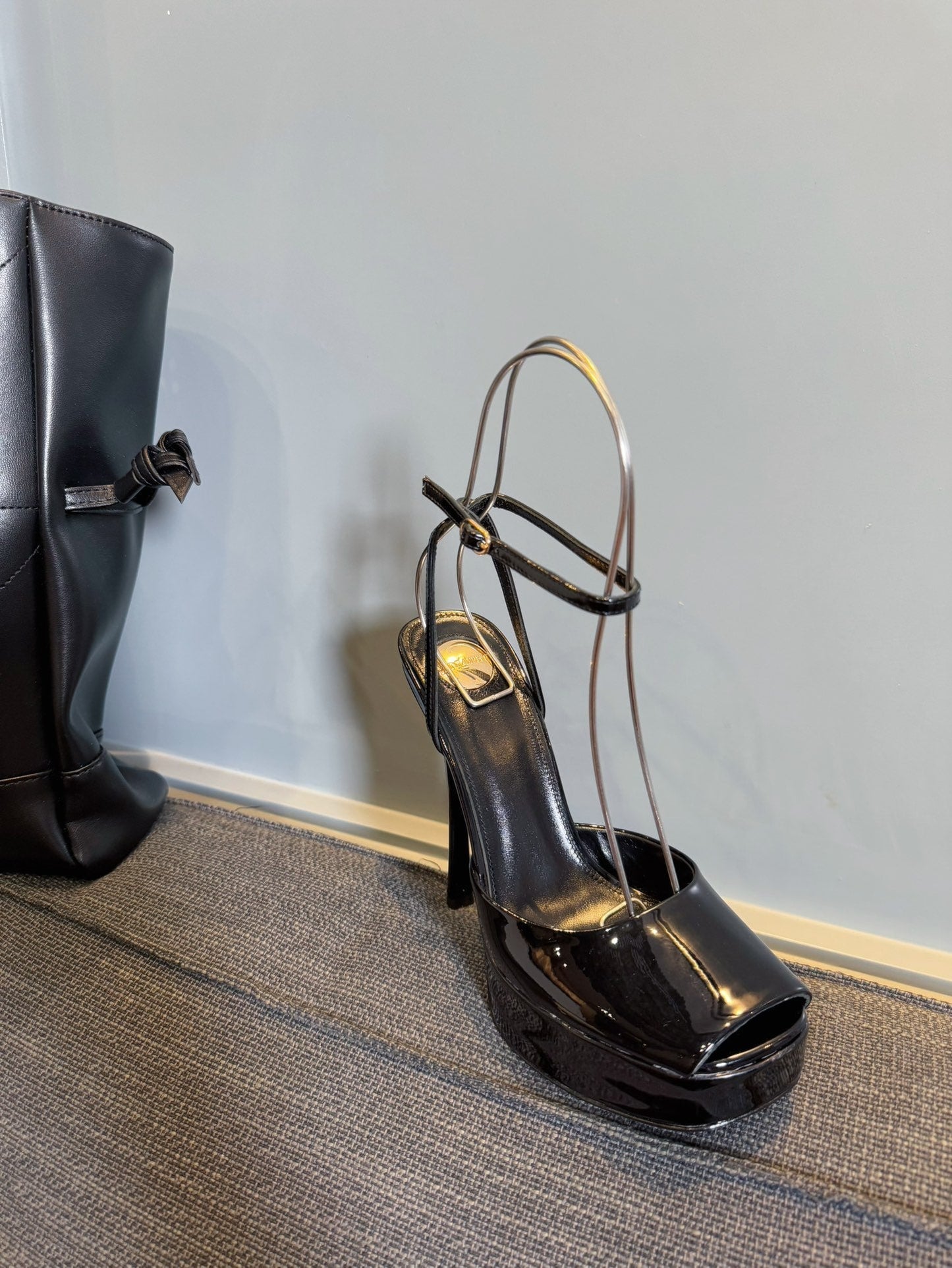 LA SCANDALE PLATFORM SANDALS IN BLACK GLOSSY CALFSKIN - 35