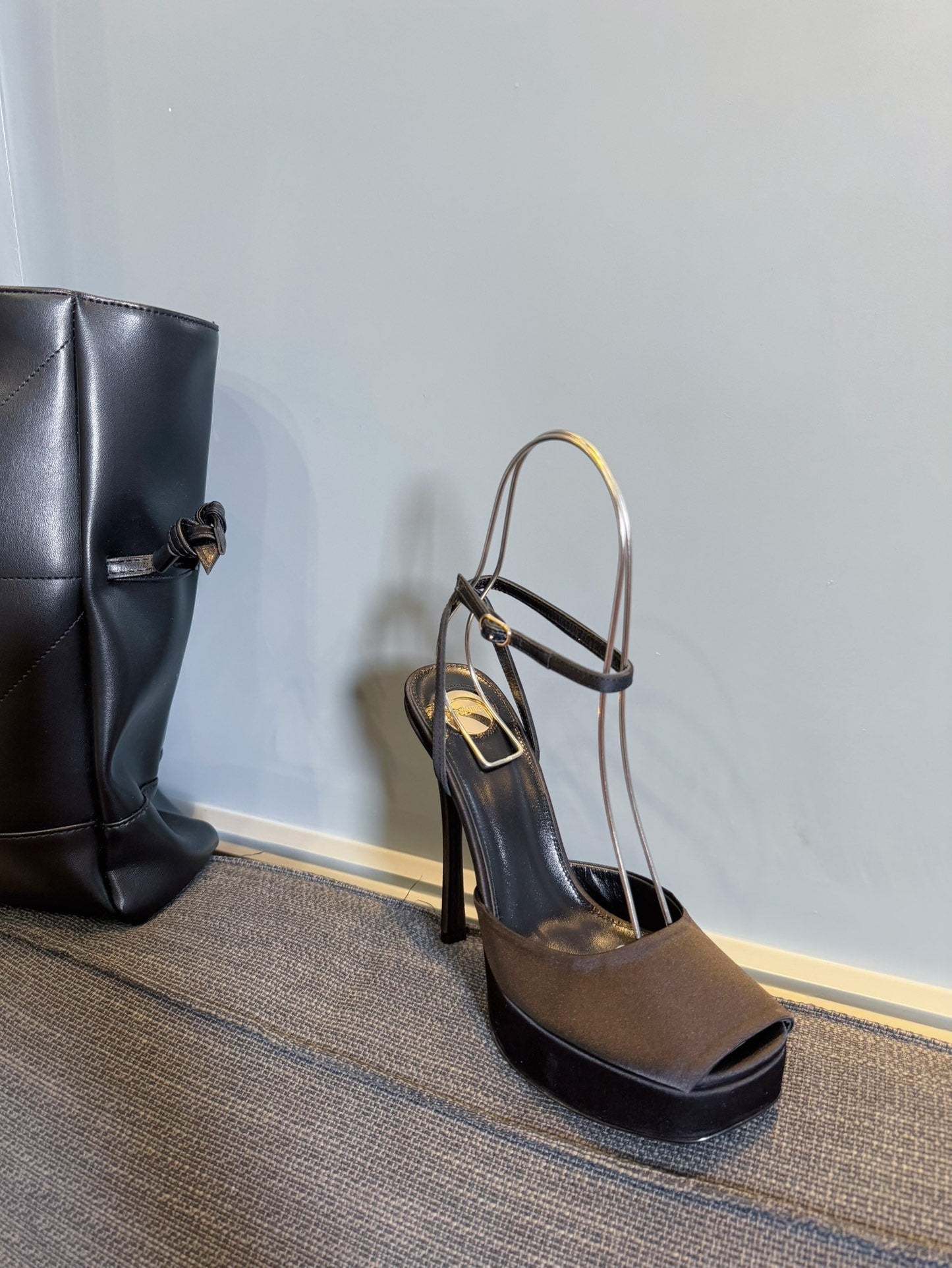 LA SCANDALE PLATFORM SANDALS IN TAUPE BROWN SATIN - 35