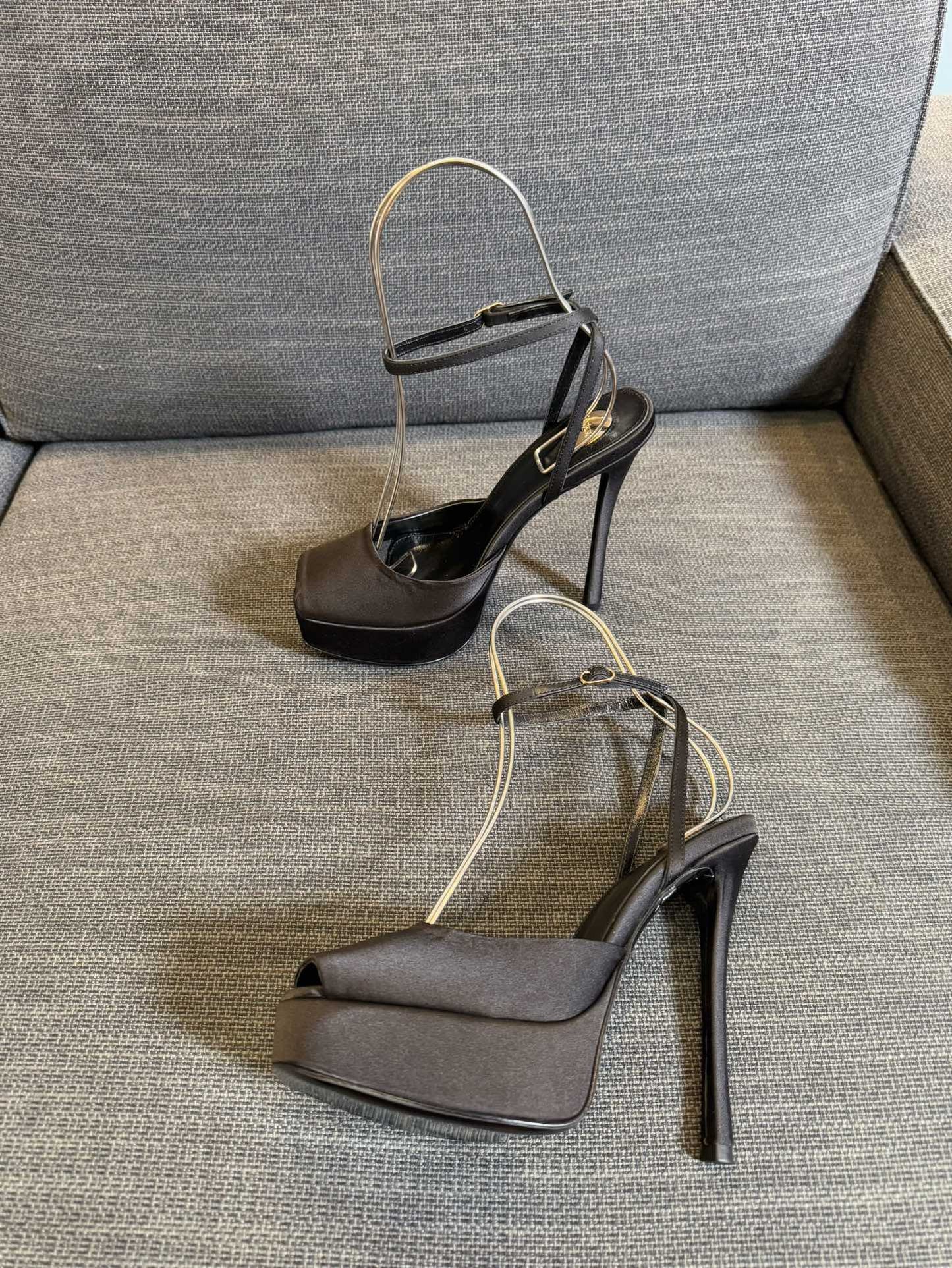 LA SCANDALE PLATFORM SANDALS IN TAUPE BROWN SATIN - 35