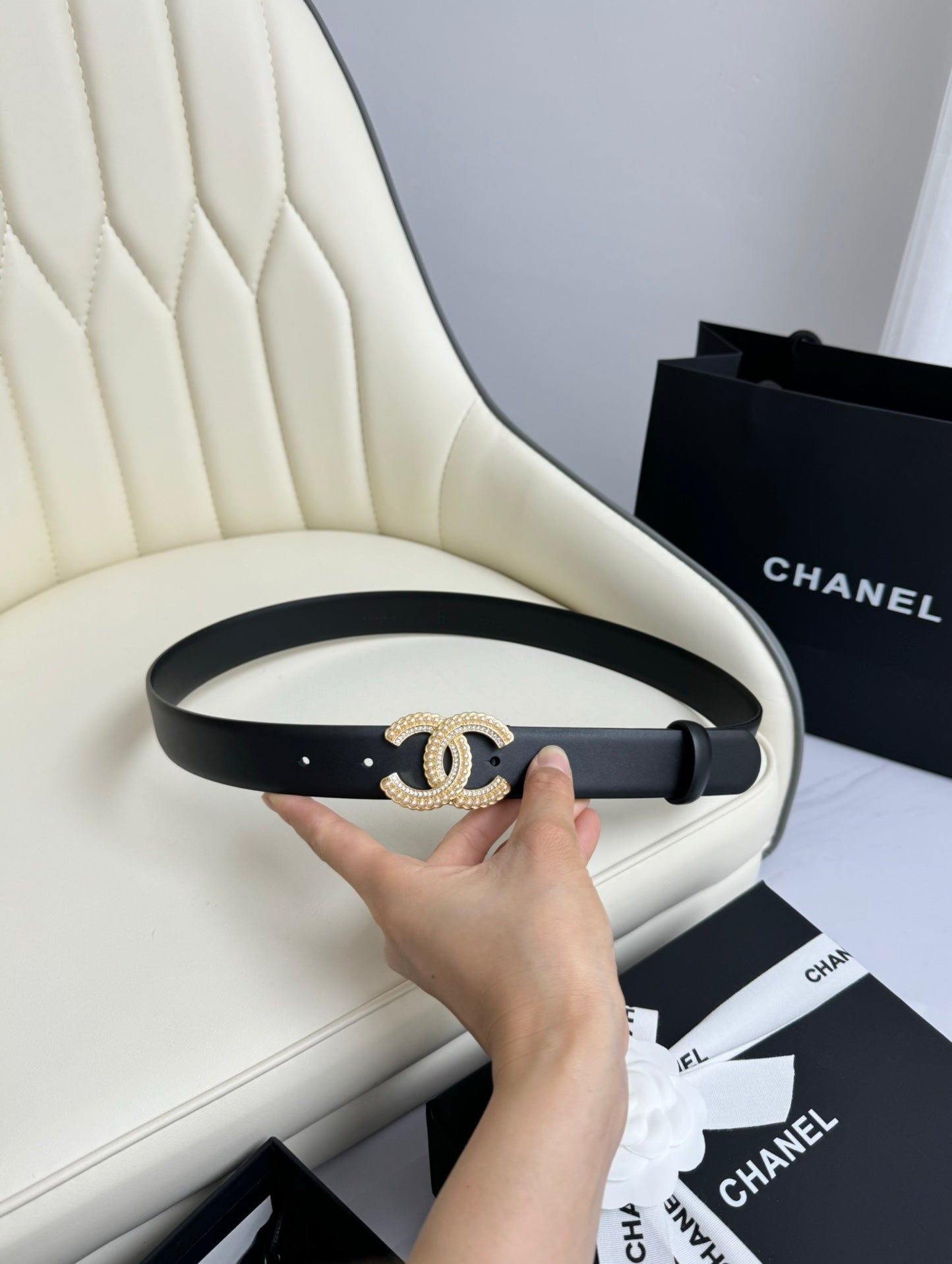CC BELT 30MM IN BLACK SMOOTH CALFSKIN GOLD HARDWARE ATTACH PEARLS - 30