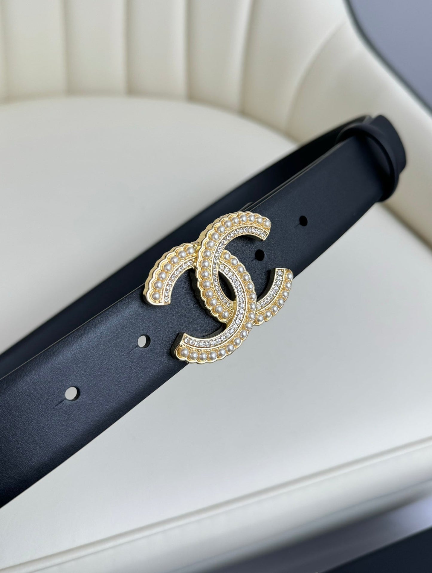 CC BELT 30MM IN BLACK SMOOTH CALFSKIN GOLD HARDWARE ATTACH PEARLS - 30