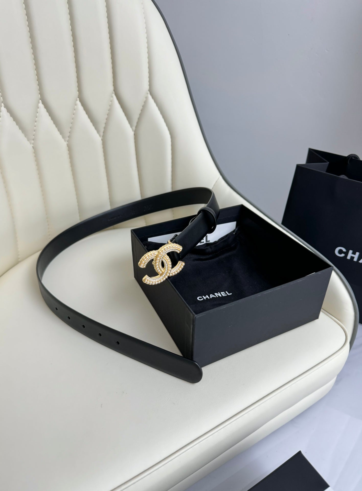 CC BELT 30MM IN BLACK SMOOTH CALFSKIN GOLD HARDWARE ATTACH PEARLS - 30