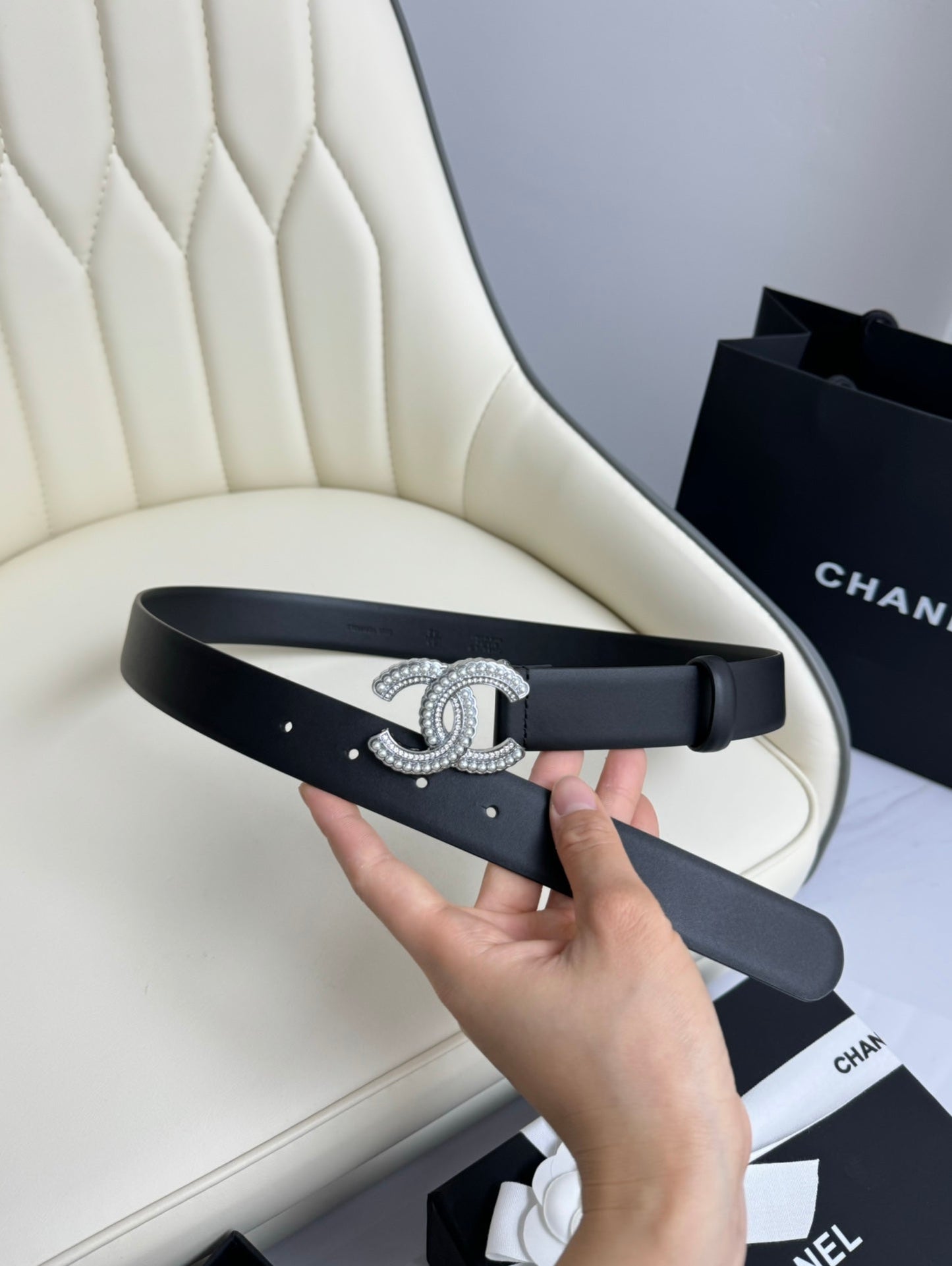 CC BELT 30MM IN BLACK SMOOTH CALFSKIN SILVER HARDWARE ATTACH PEARLS - 30