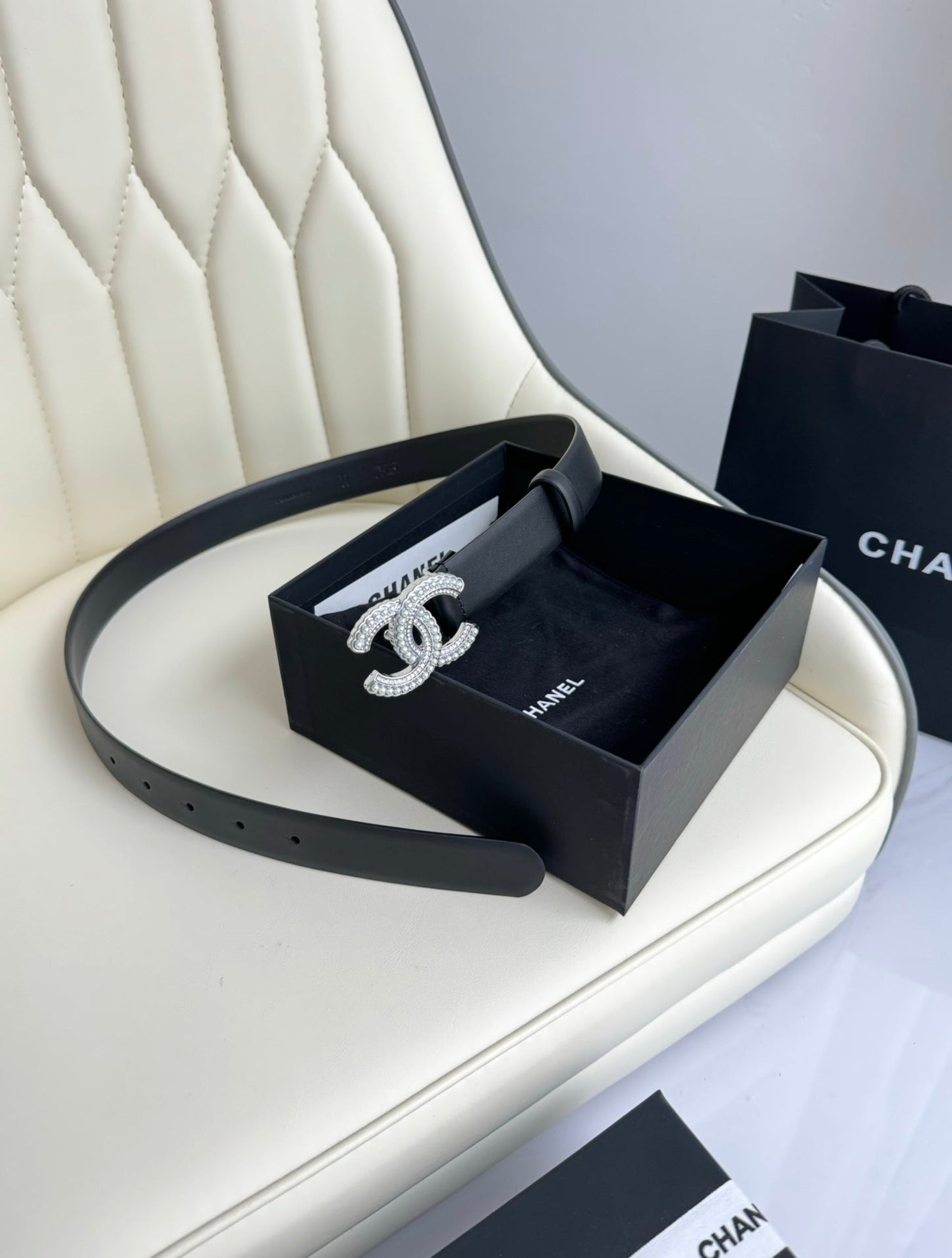 CC BELT 30MM IN BLACK SMOOTH CALFSKIN SILVER HARDWARE ATTACH PEARLS - 30