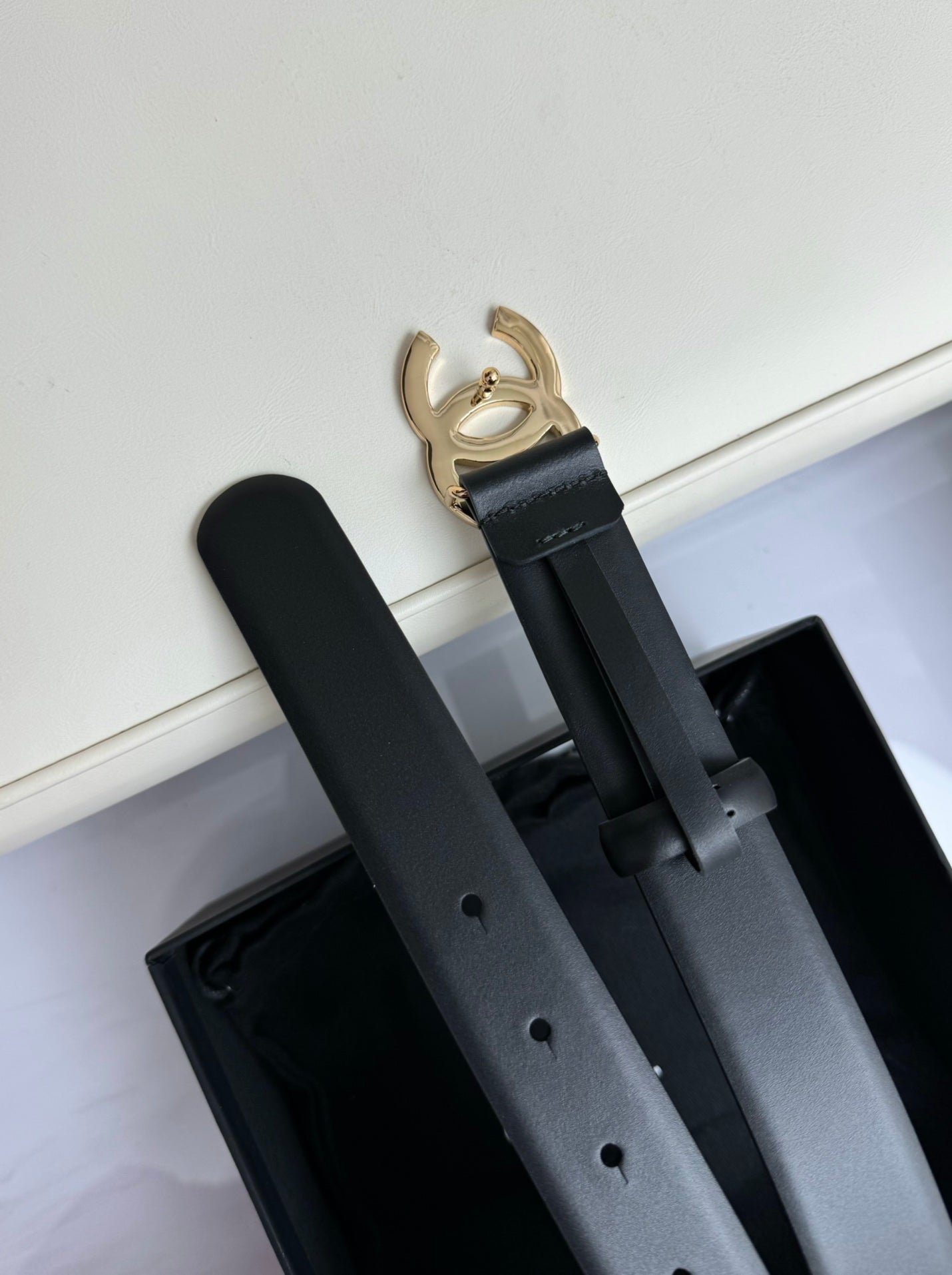 CC BELT 30MM IN BLACK SMOOTH CALFSKIN GOLD HARDWARE ATTACH RHINSTONES - 30