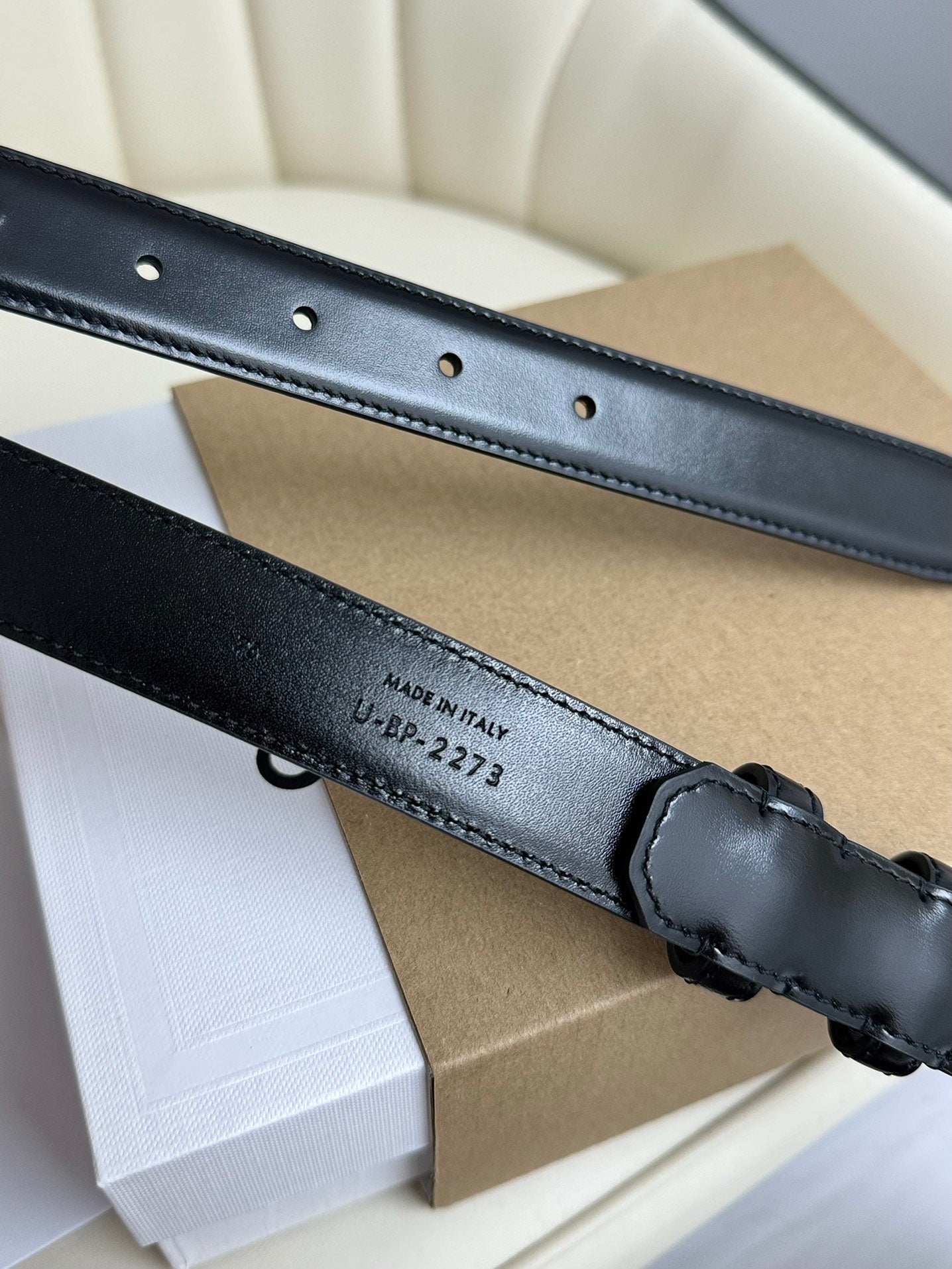 MEDIUM TRIOMPHE BELT 25MM BLACK LEATHER GOLD HARDWARE - 30