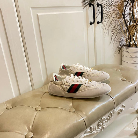 КРОСІВКИ GUCCI 26S З КРЕМОВО-БІЛОЇ ЗАМШІ, ІНКРУСТОВАНІ КРИСТАЛАМИ