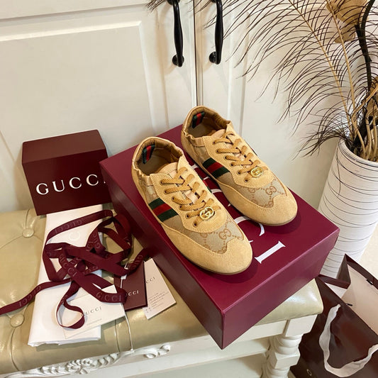 КРОСІВКИ GUCCI 26S ЗІ СВІТЛО-КОРИЧНЕВОЇ ЗАМШІ ТА СІТЧАСТОЇ ТКАНИНИ