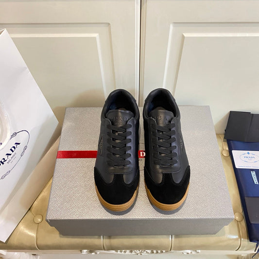 Кросівки PRADA 26S на шнурівці з чорної телячої шкіри та замші