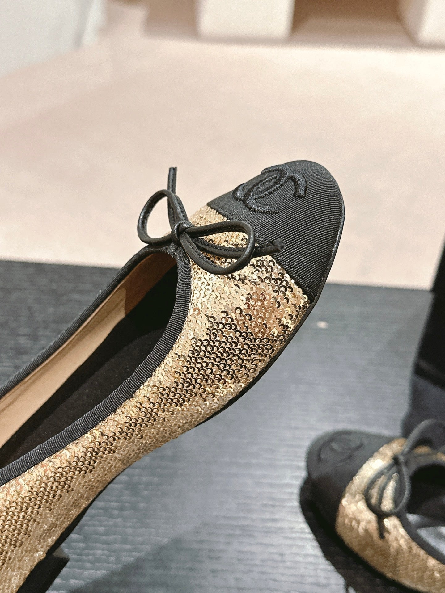 BALLET FLATS IN GOLDEN GLITTERED TULLE AND BLACK SATIN - 35