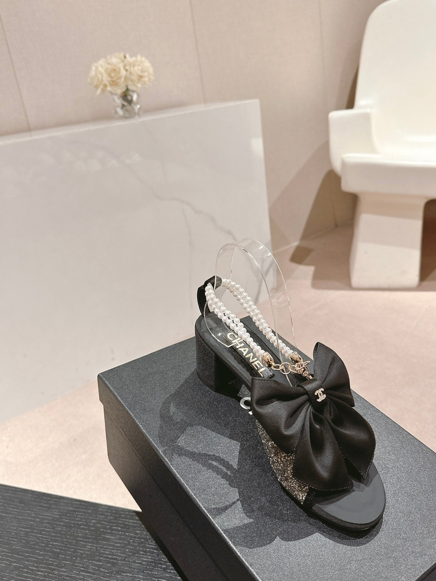 HIGH SANDAL WITH PEARL CHAIN BLACK LAMBSKIN WITH RHINESTONES - 34