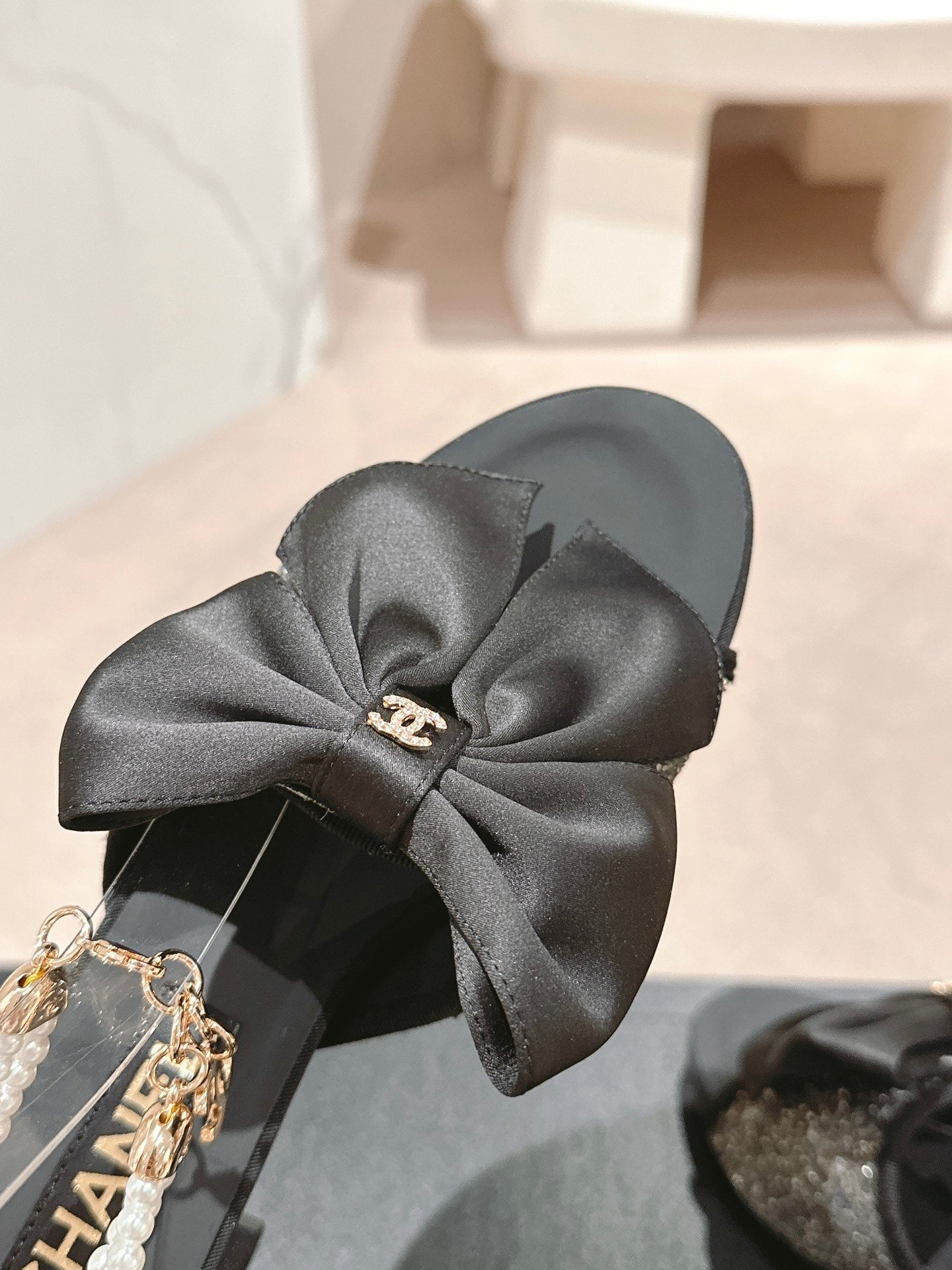 HIGH SANDAL WITH PEARL CHAIN BLACK LAMBSKIN WITH RHINESTONES - 34