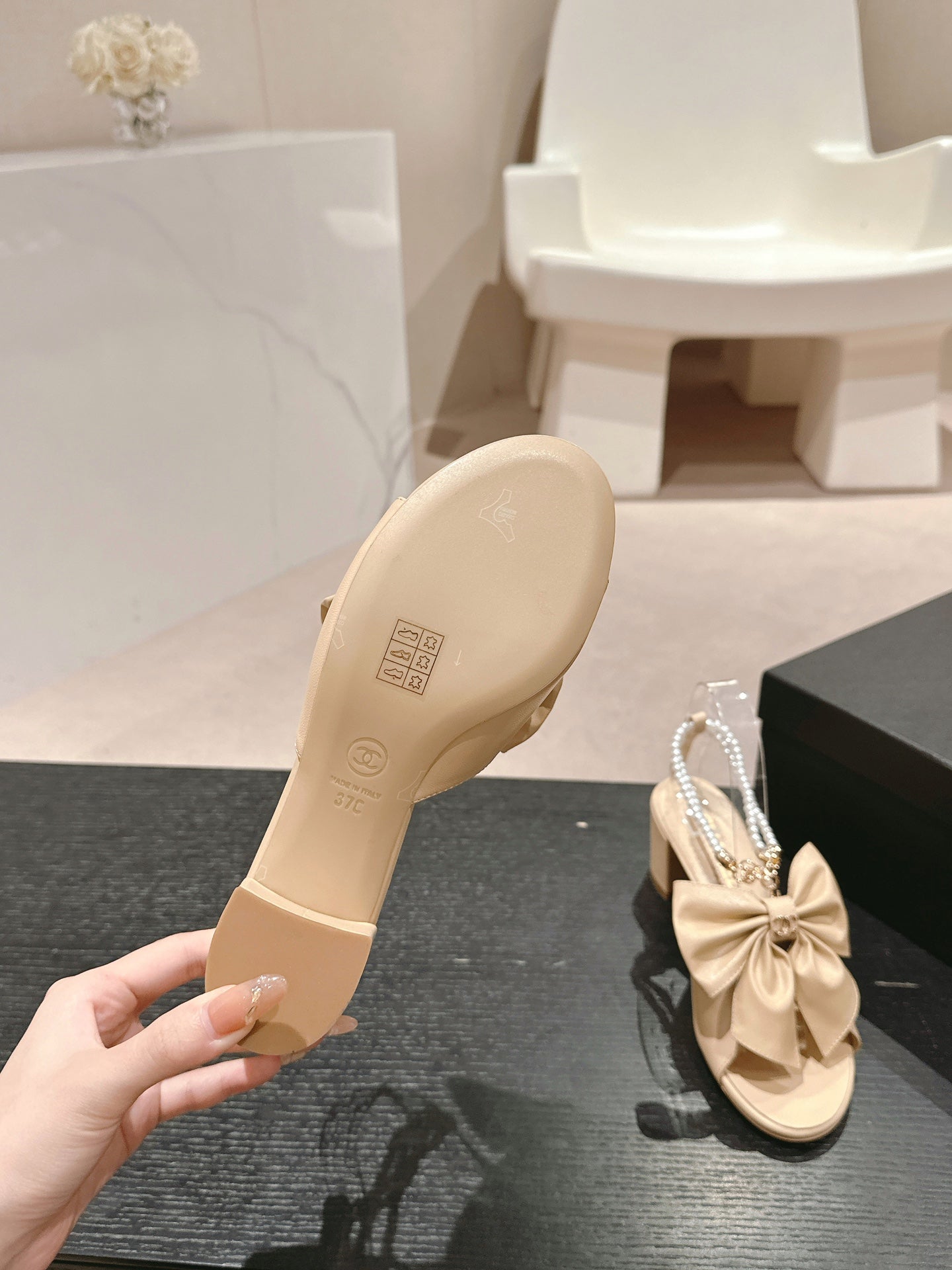 HIGH SANDAL WITH PEARL CHAIN IN BEIGE CREAM LAMBSKIN - 34