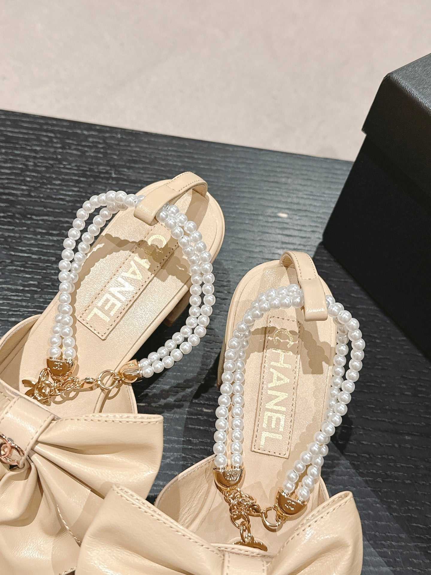 HIGH SANDAL WITH PEARL CHAIN IN BEIGE CREAM LAMBSKIN - 34