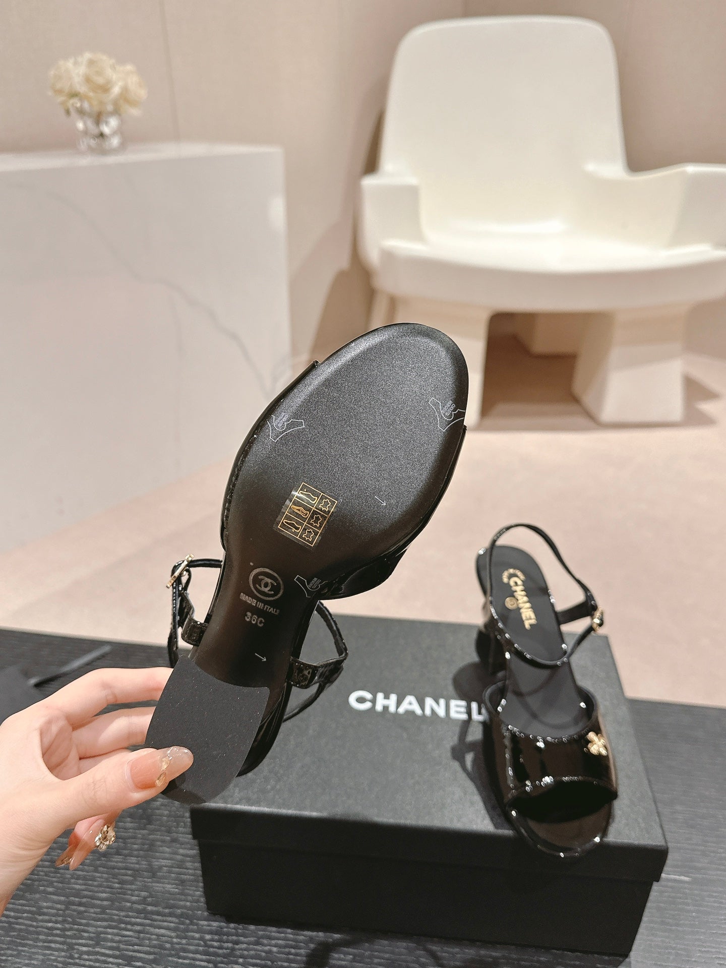 HIGH HEELS SANDAL IN BLACK LAMBSKIN - 35