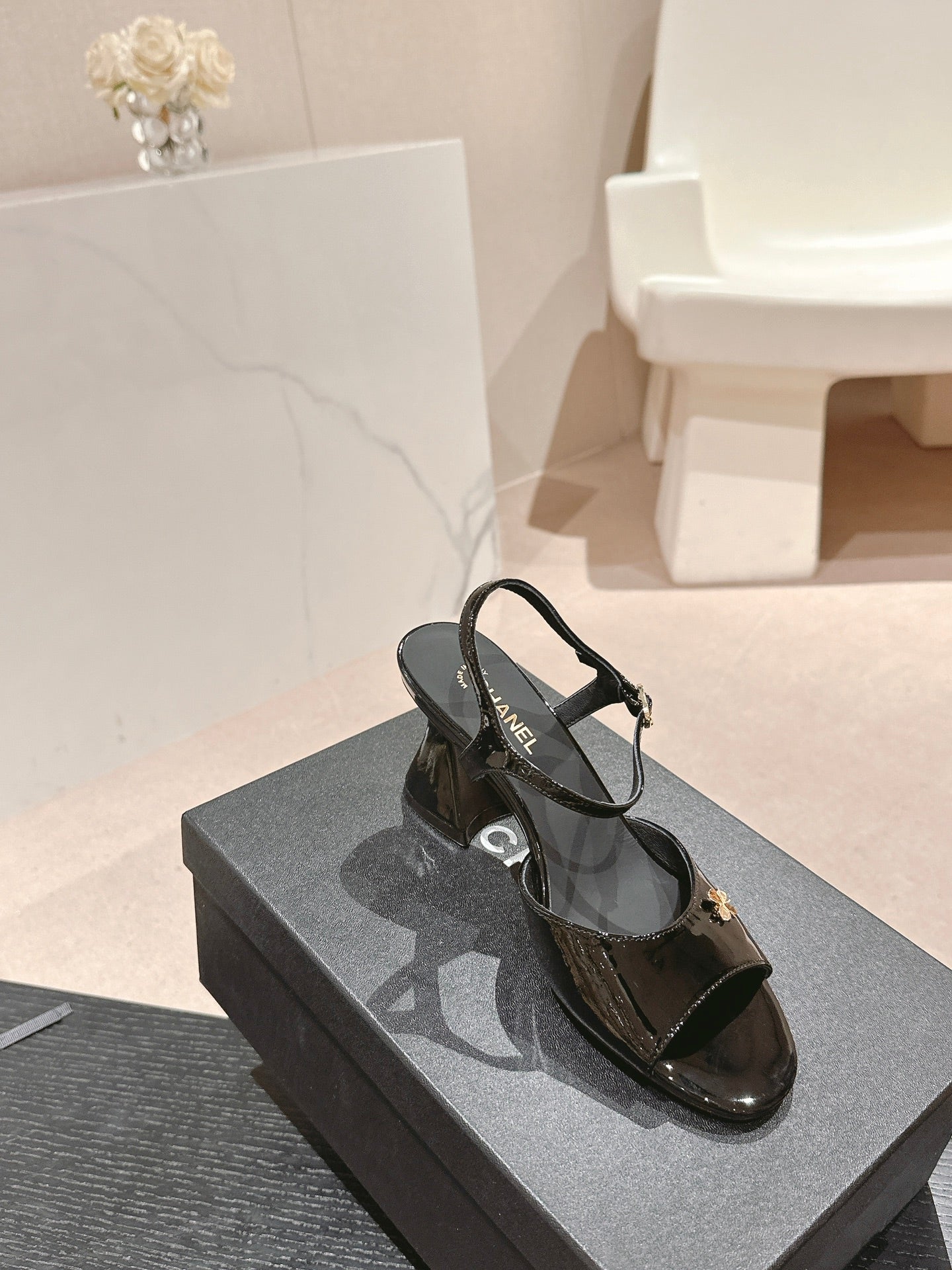 HIGH HEELS SANDAL IN BLACK LAMBSKIN - 35