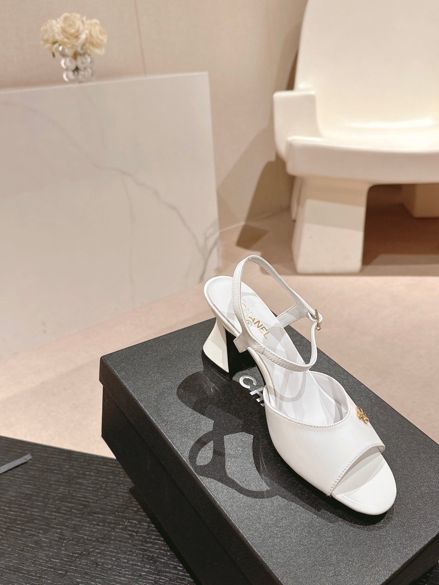 HIGH HEELS SANDAL IN WHITE LAMBSKIN - 35