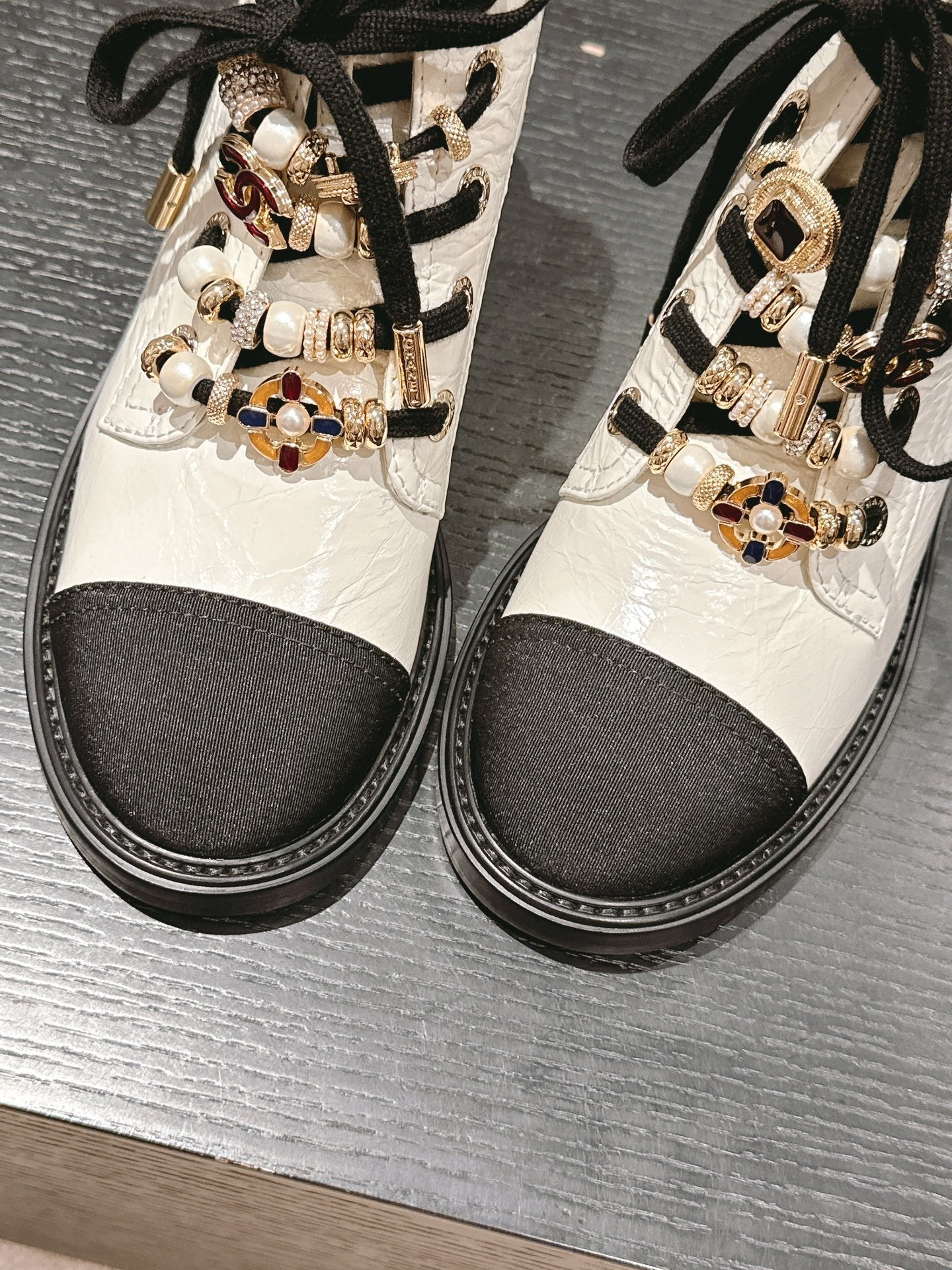 OXFORD SHORT BOOTS WHITE MIX BLACK SHEEPSKIN - 34