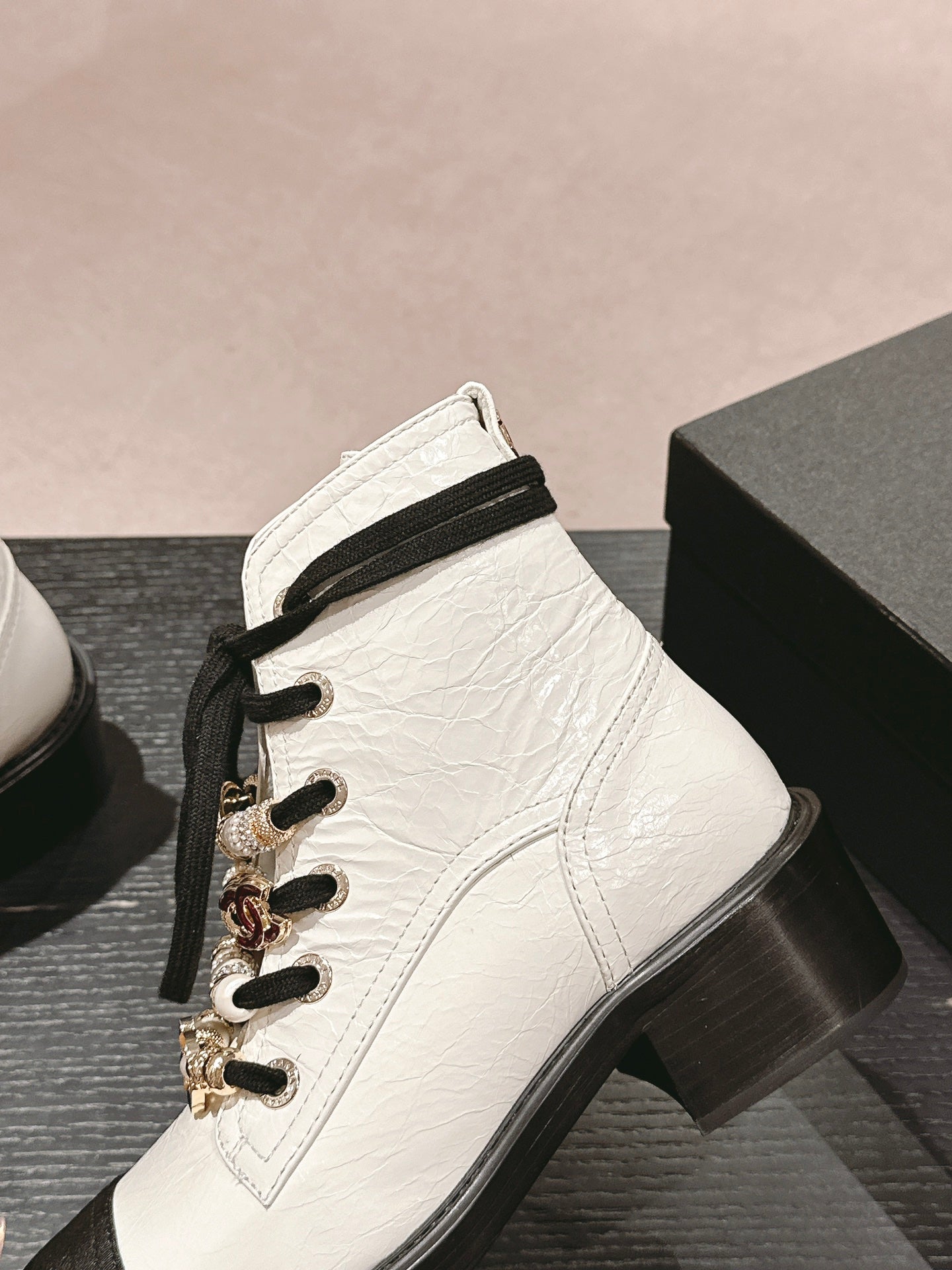OXFORD SHORT BOOTS WHITE MIX BLACK SHEEPSKIN - 34