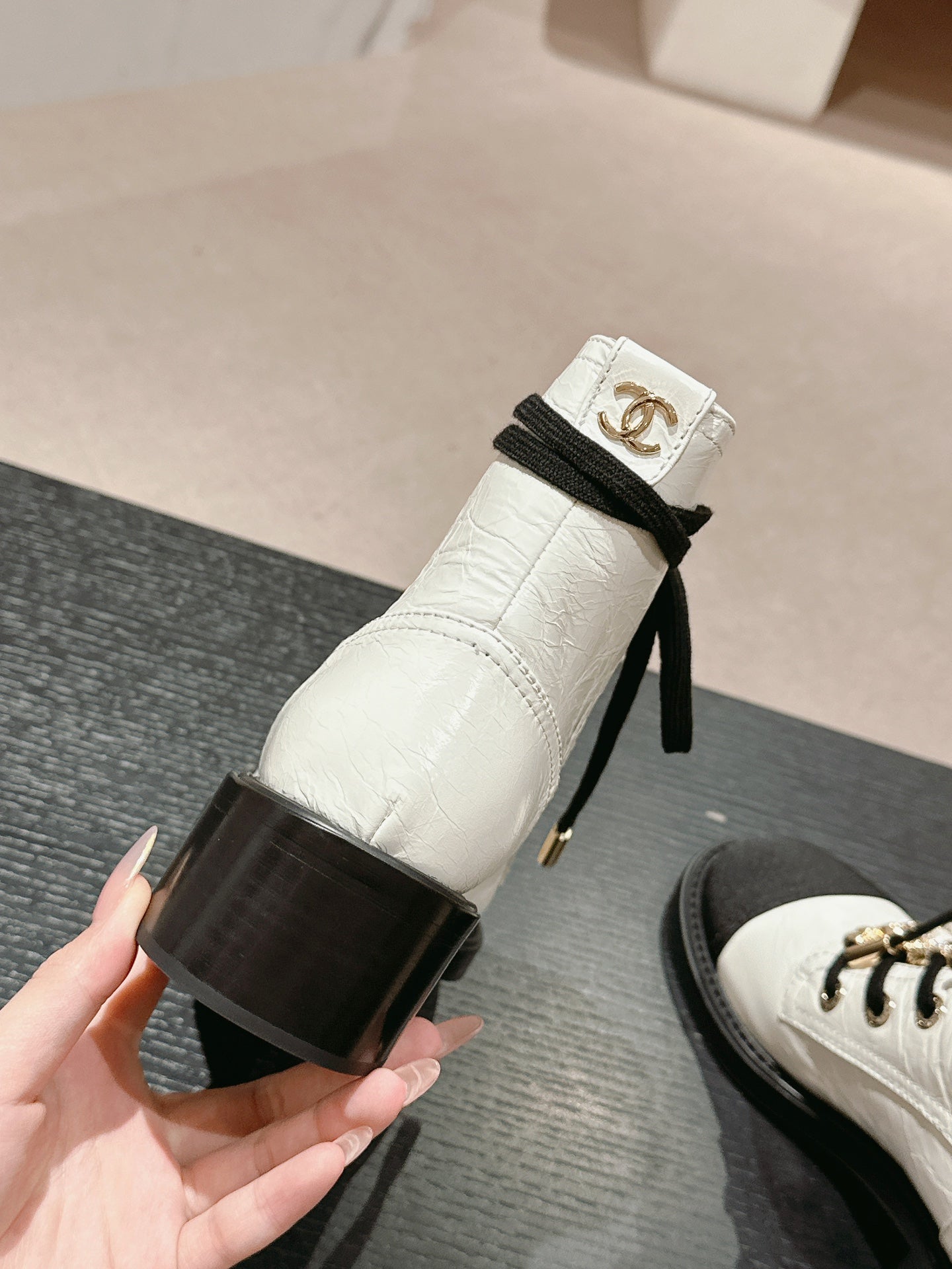 OXFORD SHORT BOOTS WHITE MIX BLACK SHEEPSKIN - 34