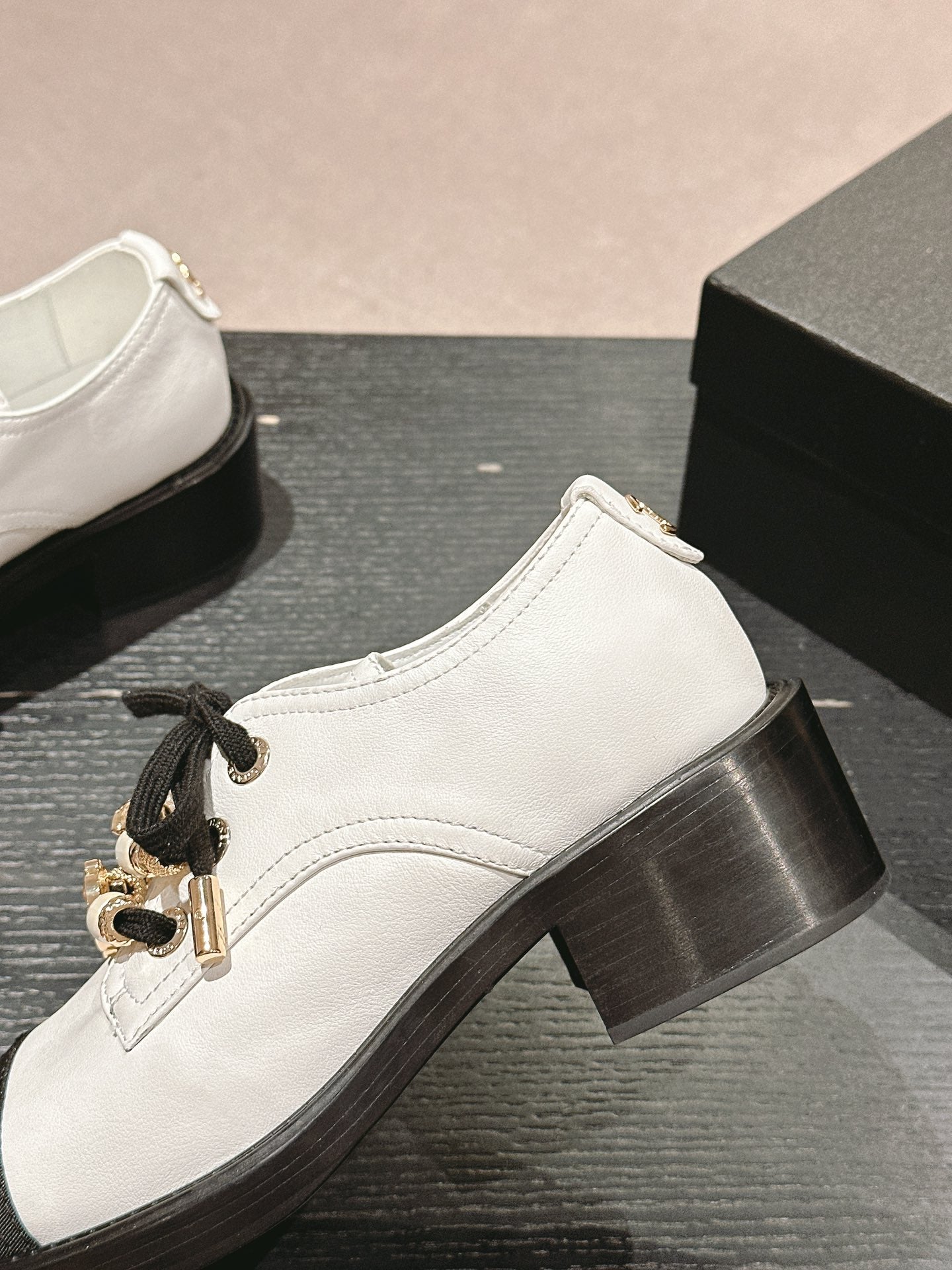 OXFORD SHOES WHITE MIX BLACK SHEEPSKIN - 34