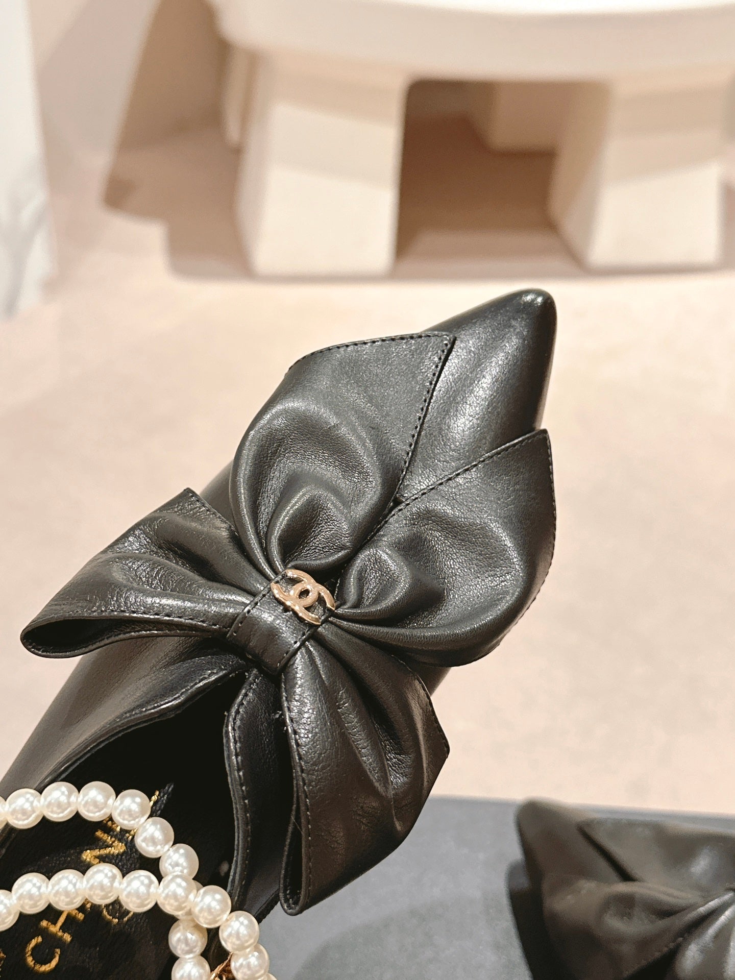 SHORT BOOTS IN BLACK SHEEPSKIN WITH BOW - 35