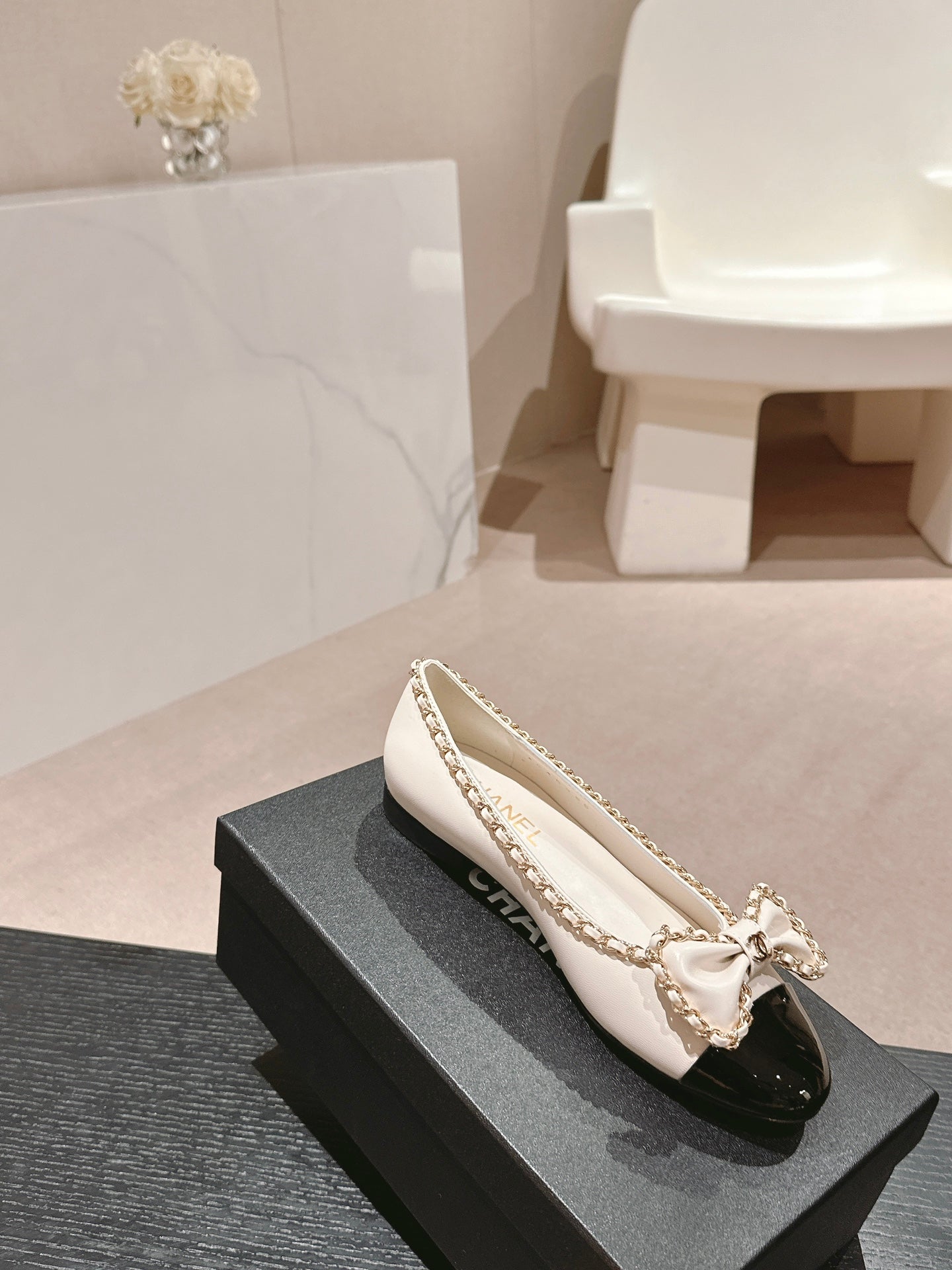 BOWKNOT BALLET FLAT IN WHITE MIX BLACK SHEEPSKIN - 34