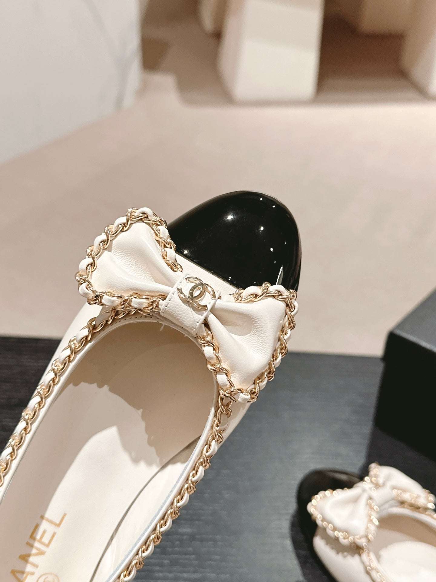 BOWKNOT BALLET FLAT IN WHITE MIX BLACK SHEEPSKIN - 34