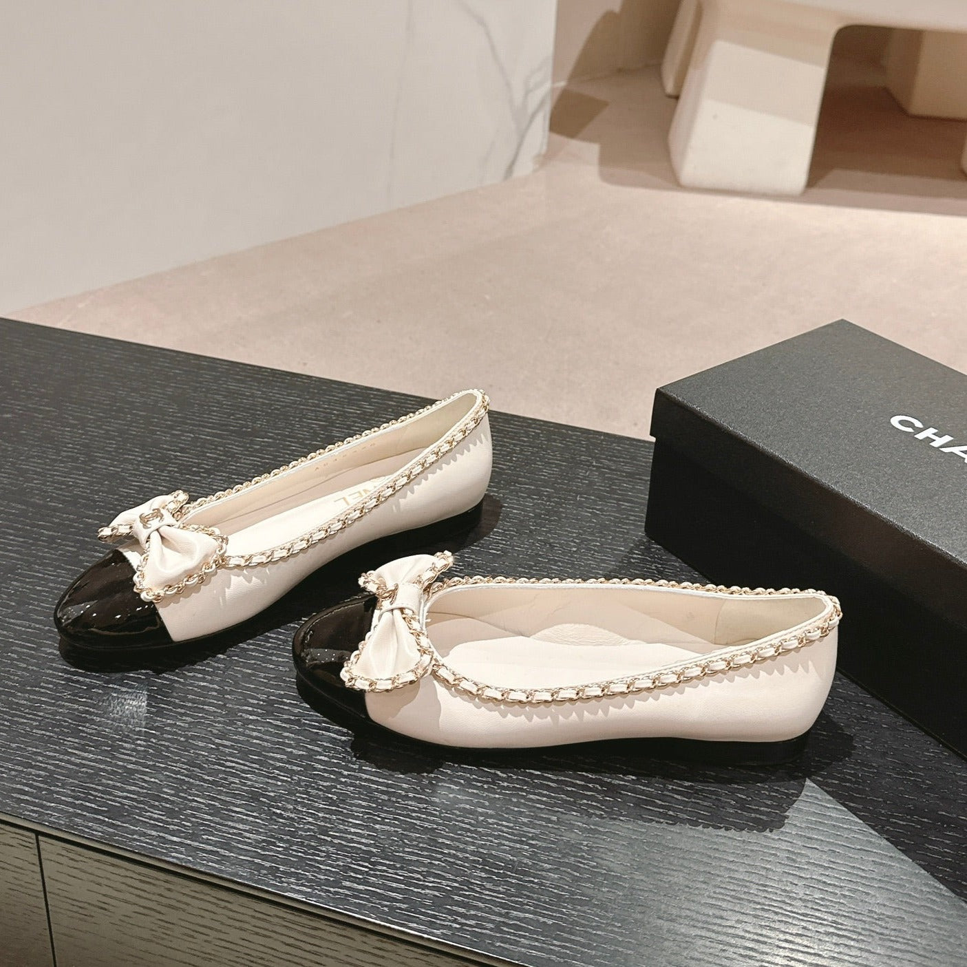 BOWKNOT BALLET FLAT IN WHITE MIX BLACK SHEEPSKIN - 34