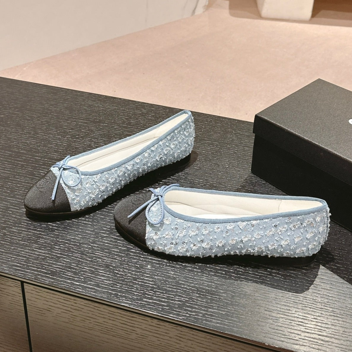 BALLET FLATS IN LIGHT BLUE DENIM AND BLACK SATIN - 34