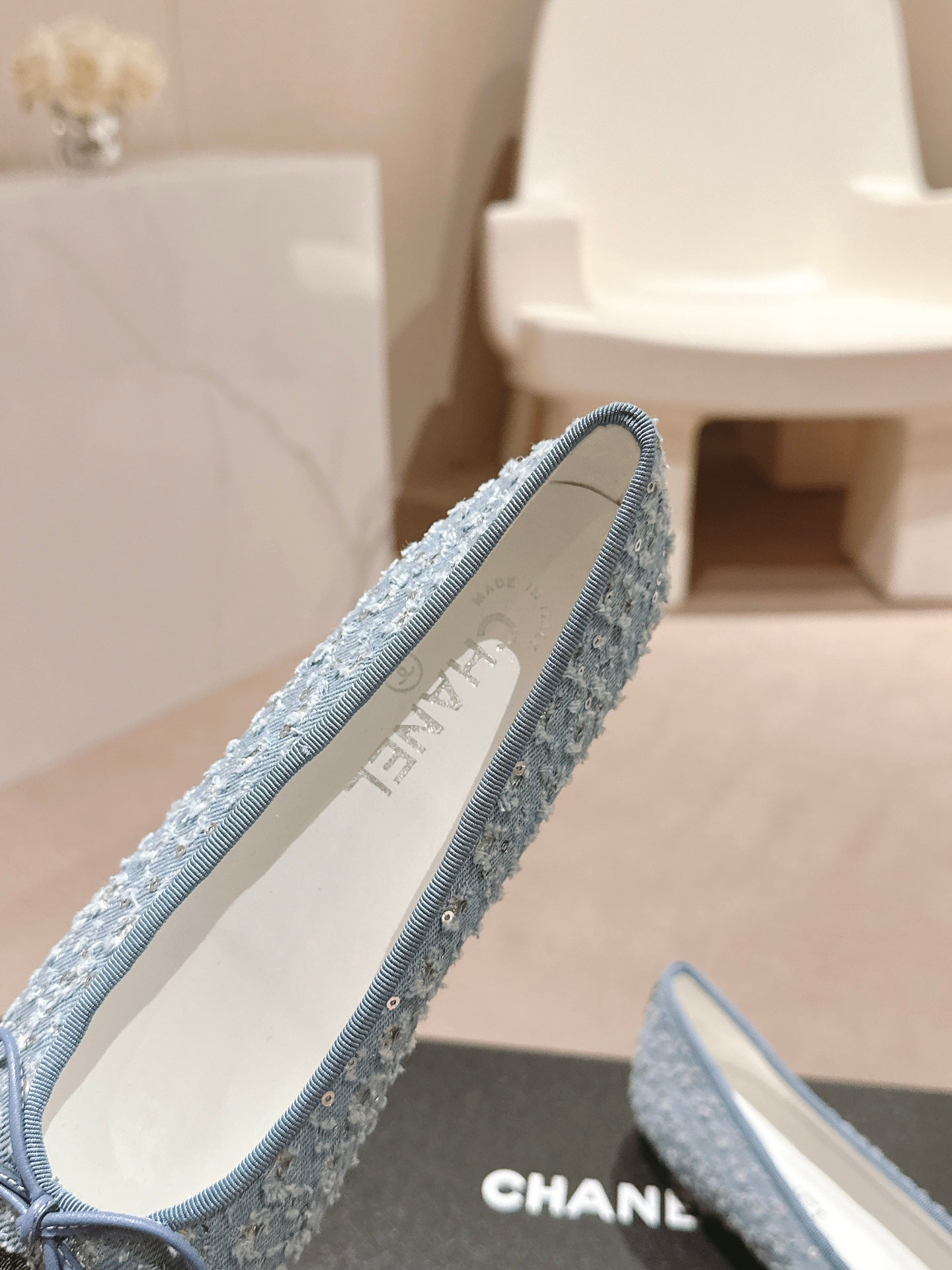 BALLET FLATS IN LIGHT BLUE DENIM AND BLACK SATIN - 34
