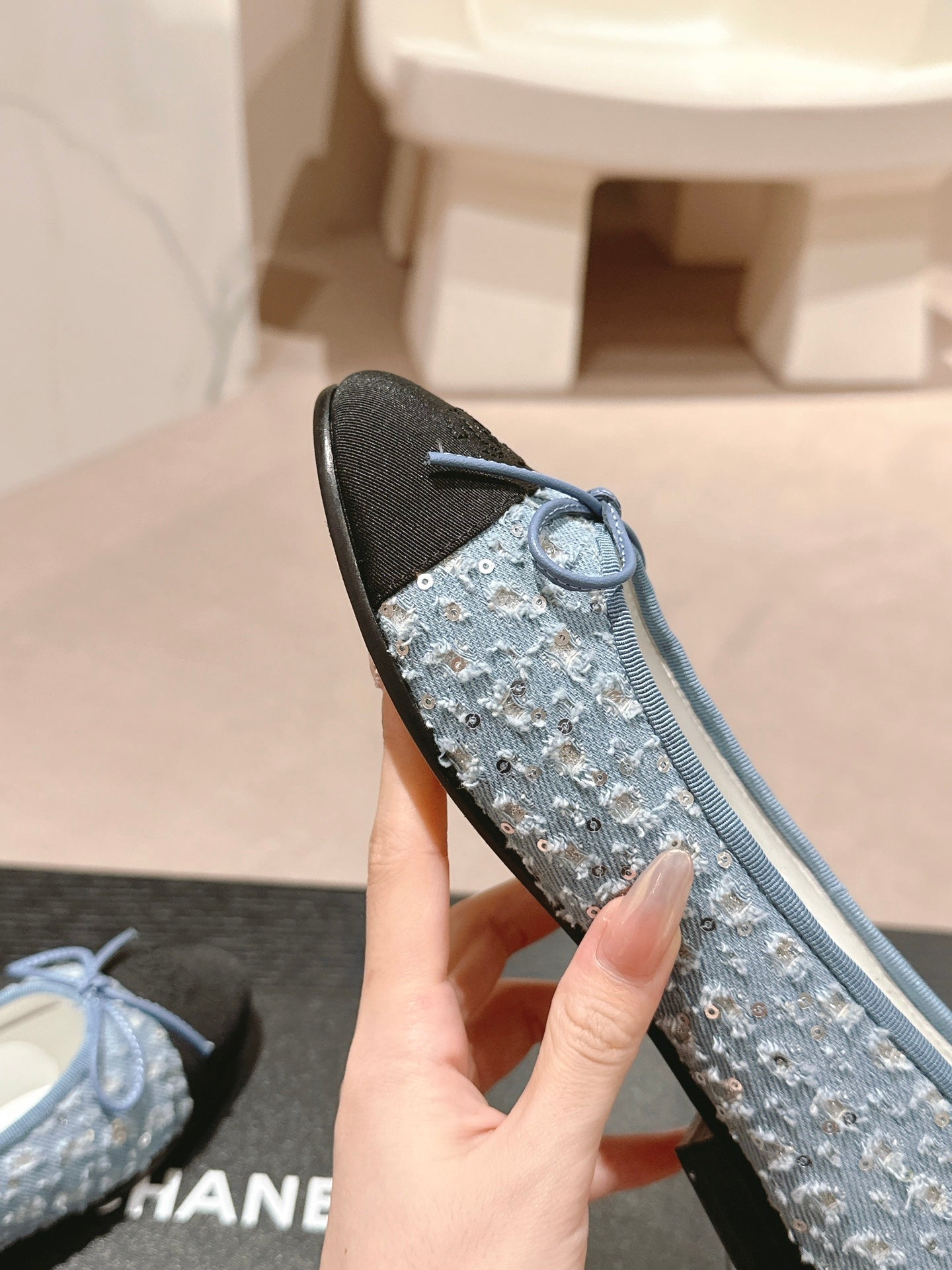 BALLET FLATS IN LIGHT BLUE DENIM AND BLACK SATIN - 34