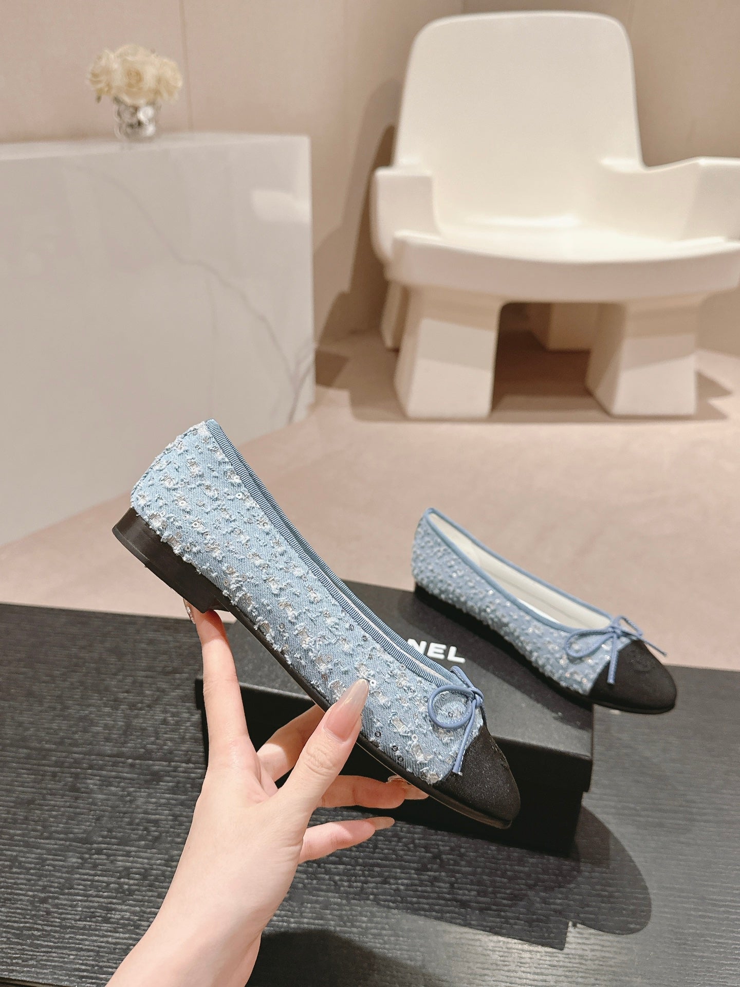 BALLET FLATS IN LIGHT BLUE DENIM AND BLACK SATIN - 34