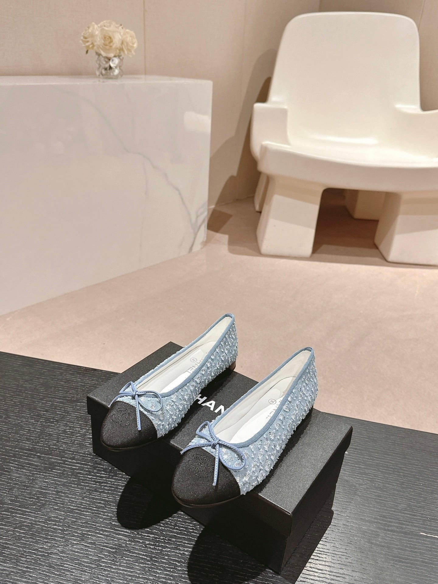 BALLET FLATS IN LIGHT BLUE DENIM AND BLACK SATIN - 34
