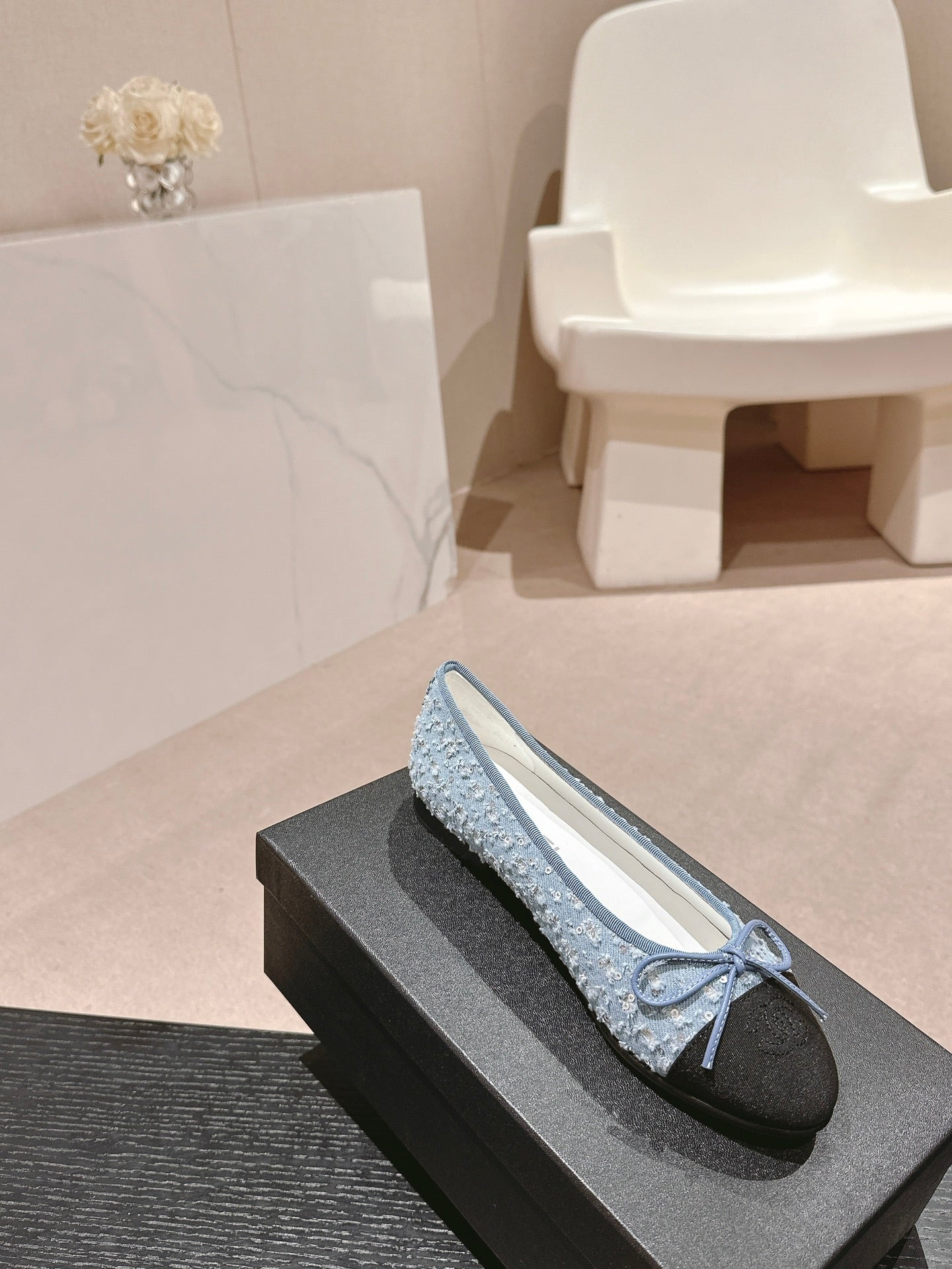 BALLET FLATS IN LIGHT BLUE DENIM AND BLACK SATIN - 34