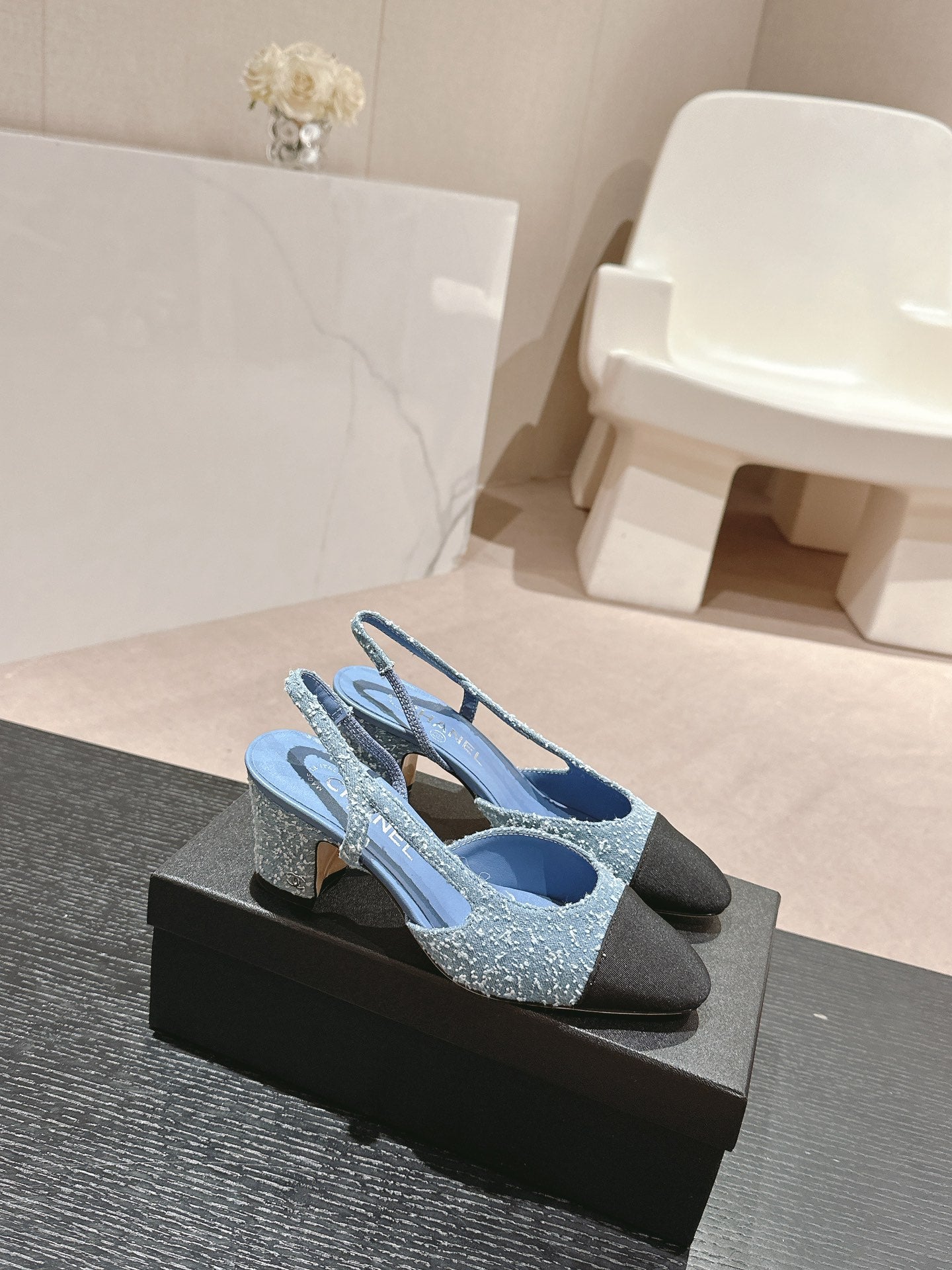 HIGH SLINGBACKS IN LIGHT BLUE DENIM AND BLACK SATIN - 34