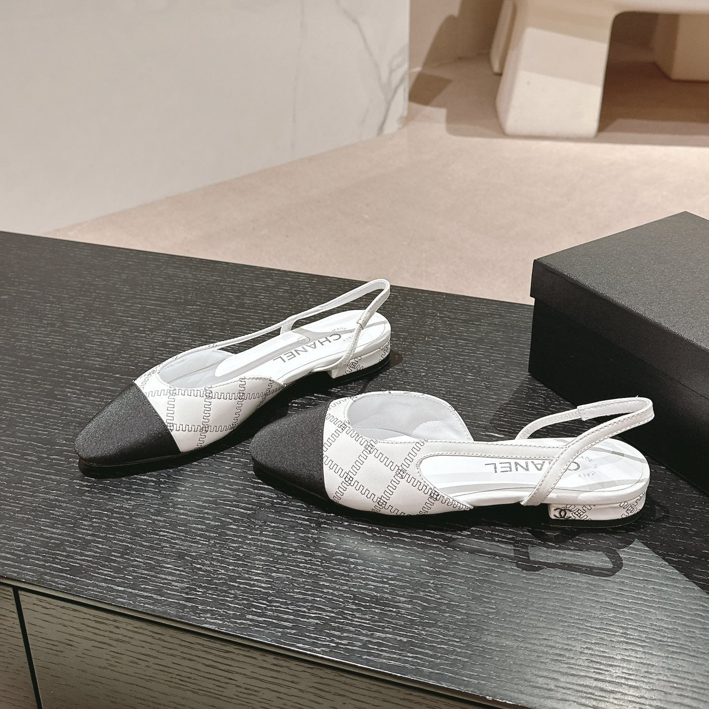 SLINGBACKS IN WHITE LAMBSKIN AND BLACK SATIN - 34