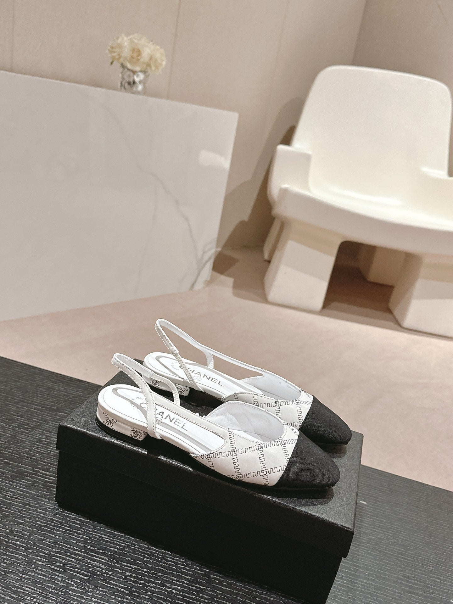 SLINGBACKS IN WHITE LAMBSKIN AND BLACK SATIN - 34