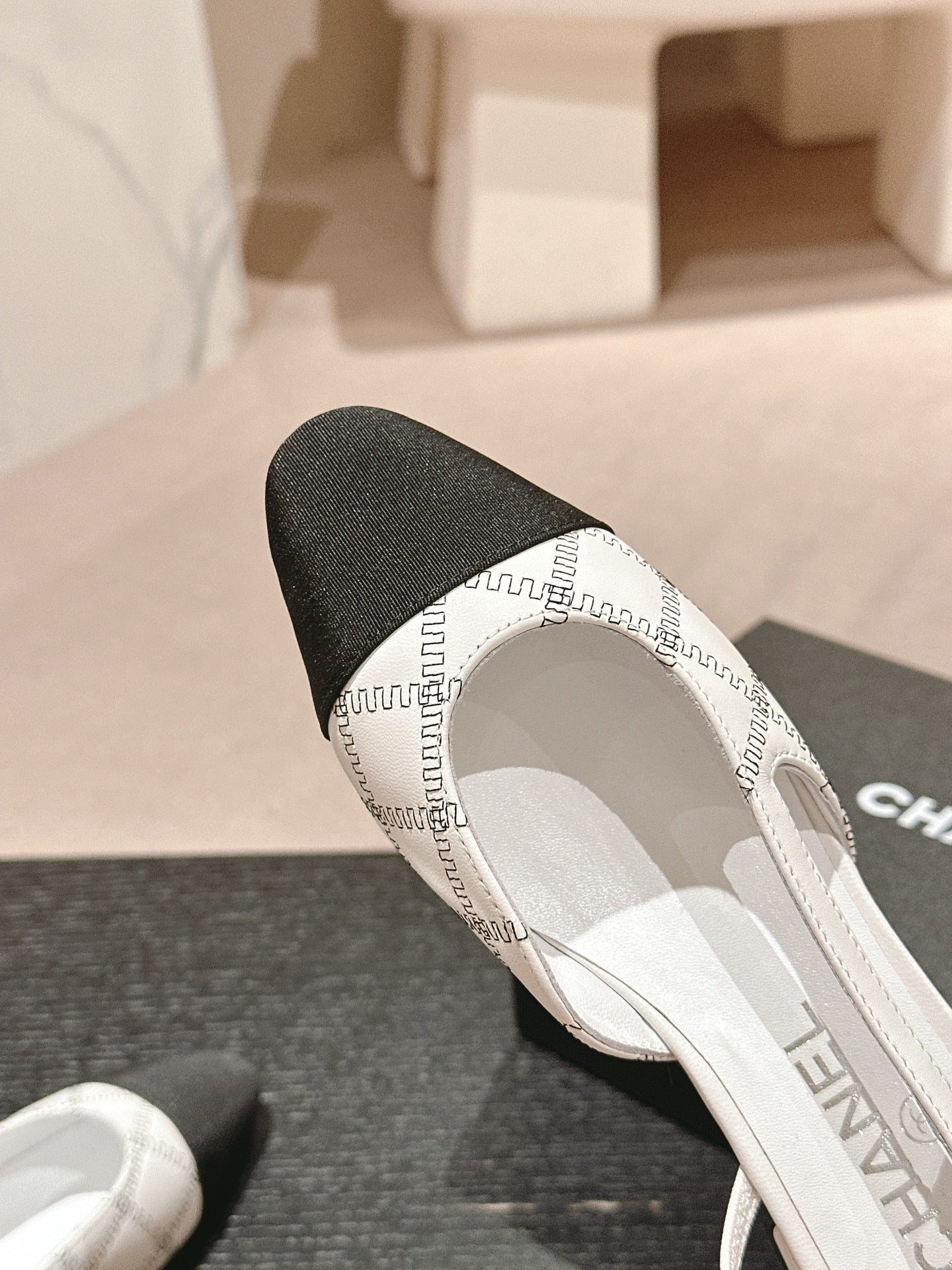 SLINGBACKS IN WHITE LAMBSKIN AND BLACK SATIN - 34