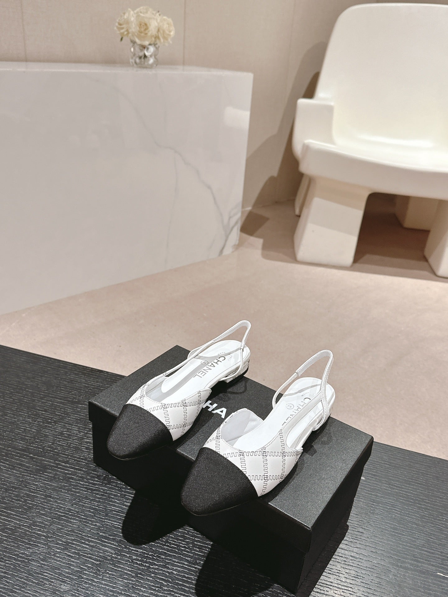 SLINGBACKS IN WHITE LAMBSKIN AND BLACK SATIN - 34