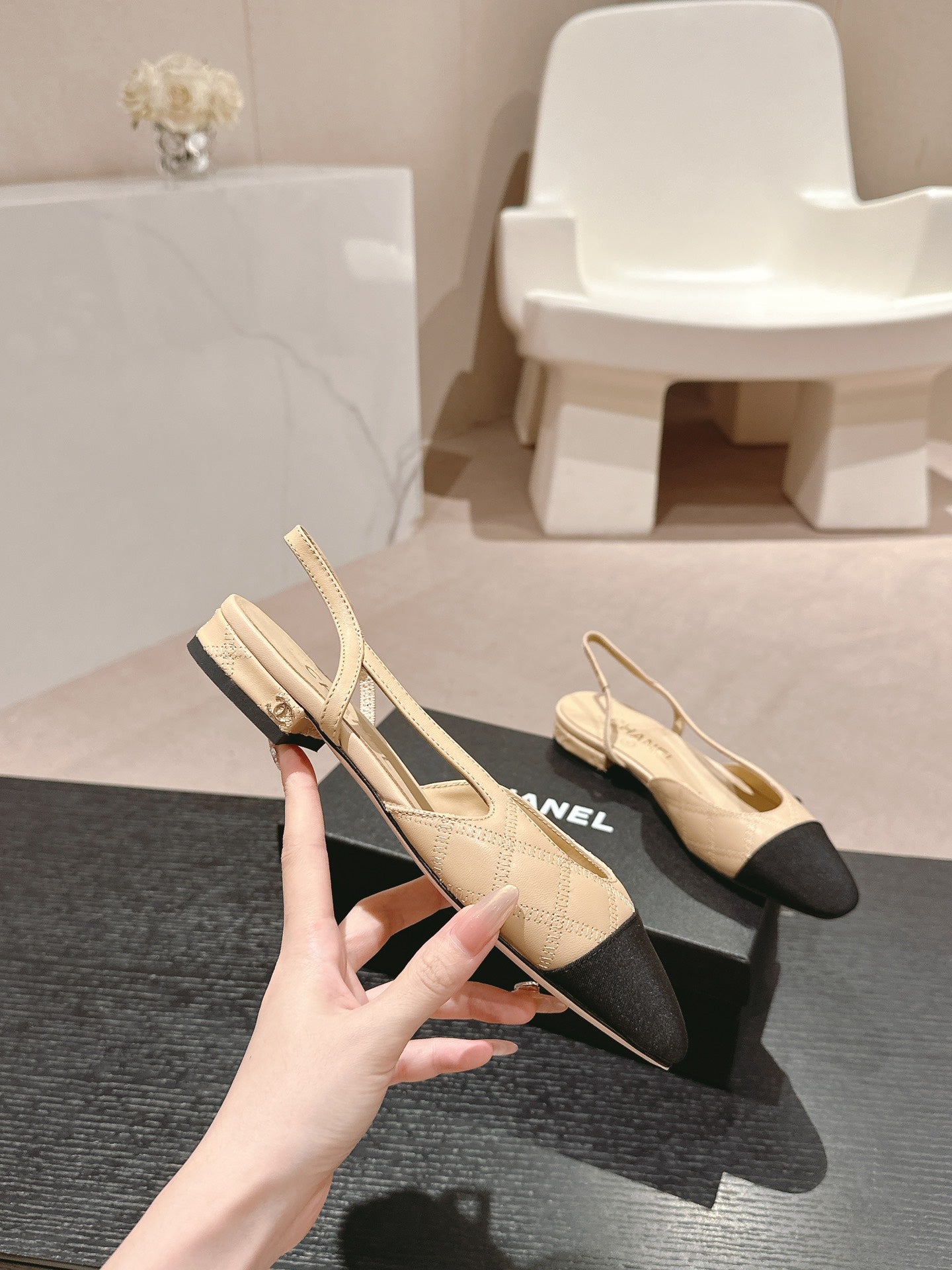 SLINGBACKS IN BEIGE CREAM LAMBSKIN AND BLACK SATIN - 34