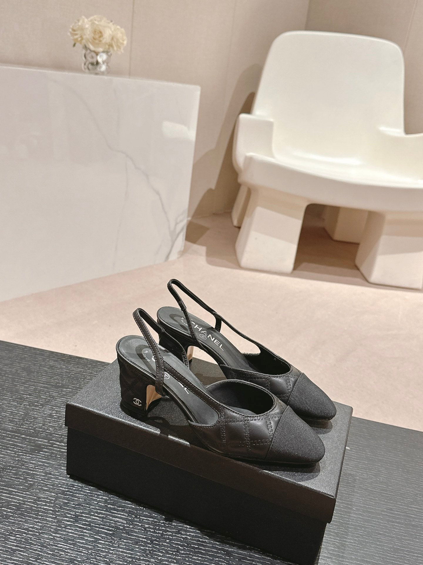 HIGH SLINGBACKS IN BLACK LAMBSKIN AND SATIN - 34