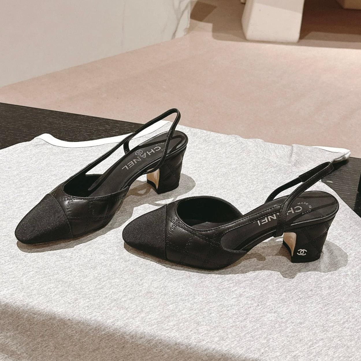 HIGH SLINGBACKS IN BLACK LAMBSKIN AND SATIN - 34