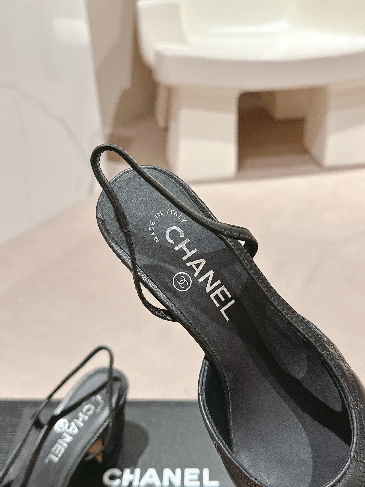 HIGH SLINGBACKS IN BLACK LAMBSKIN AND SATIN - 34