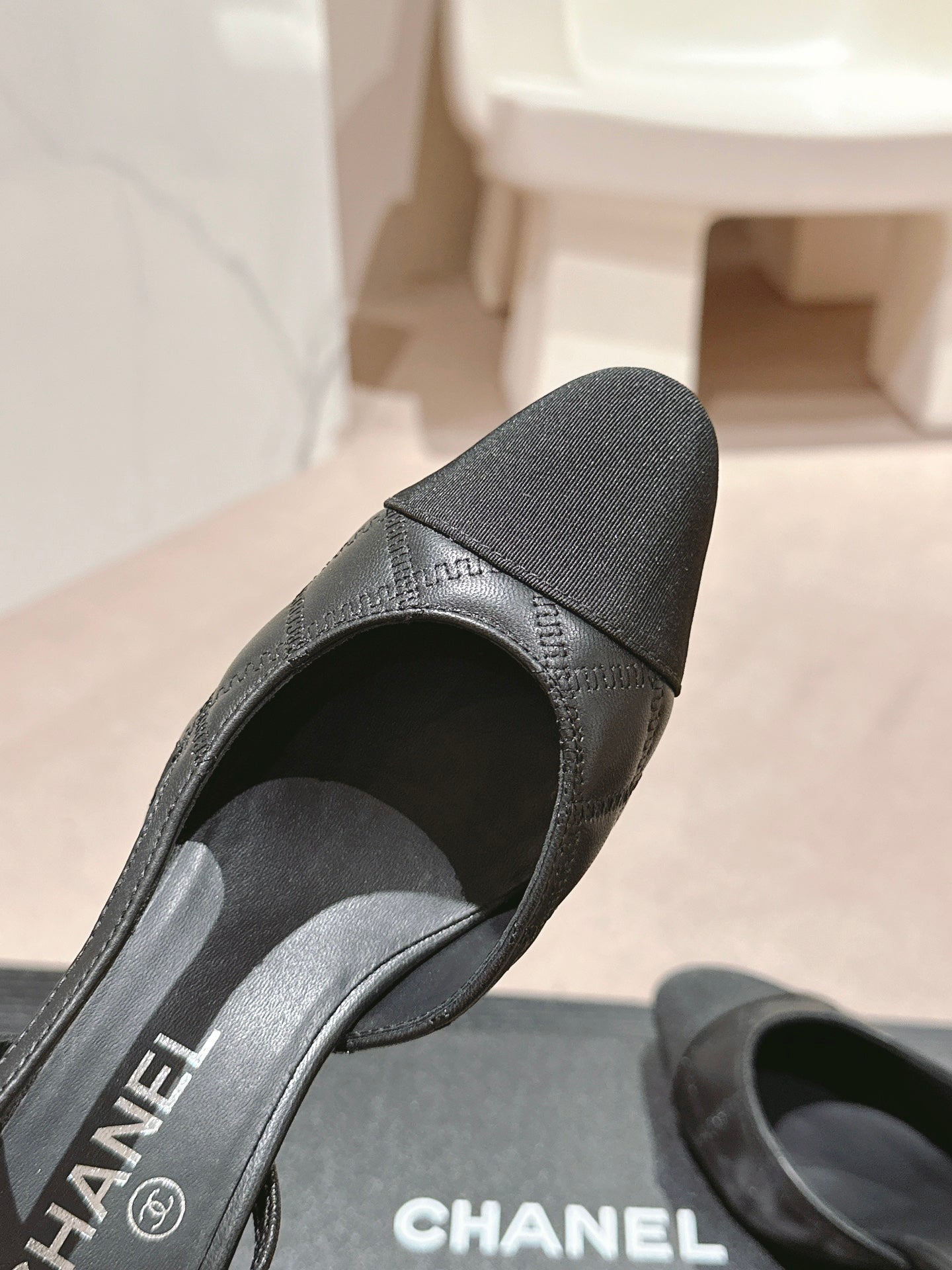 HIGH SLINGBACKS IN BLACK LAMBSKIN AND SATIN - 34