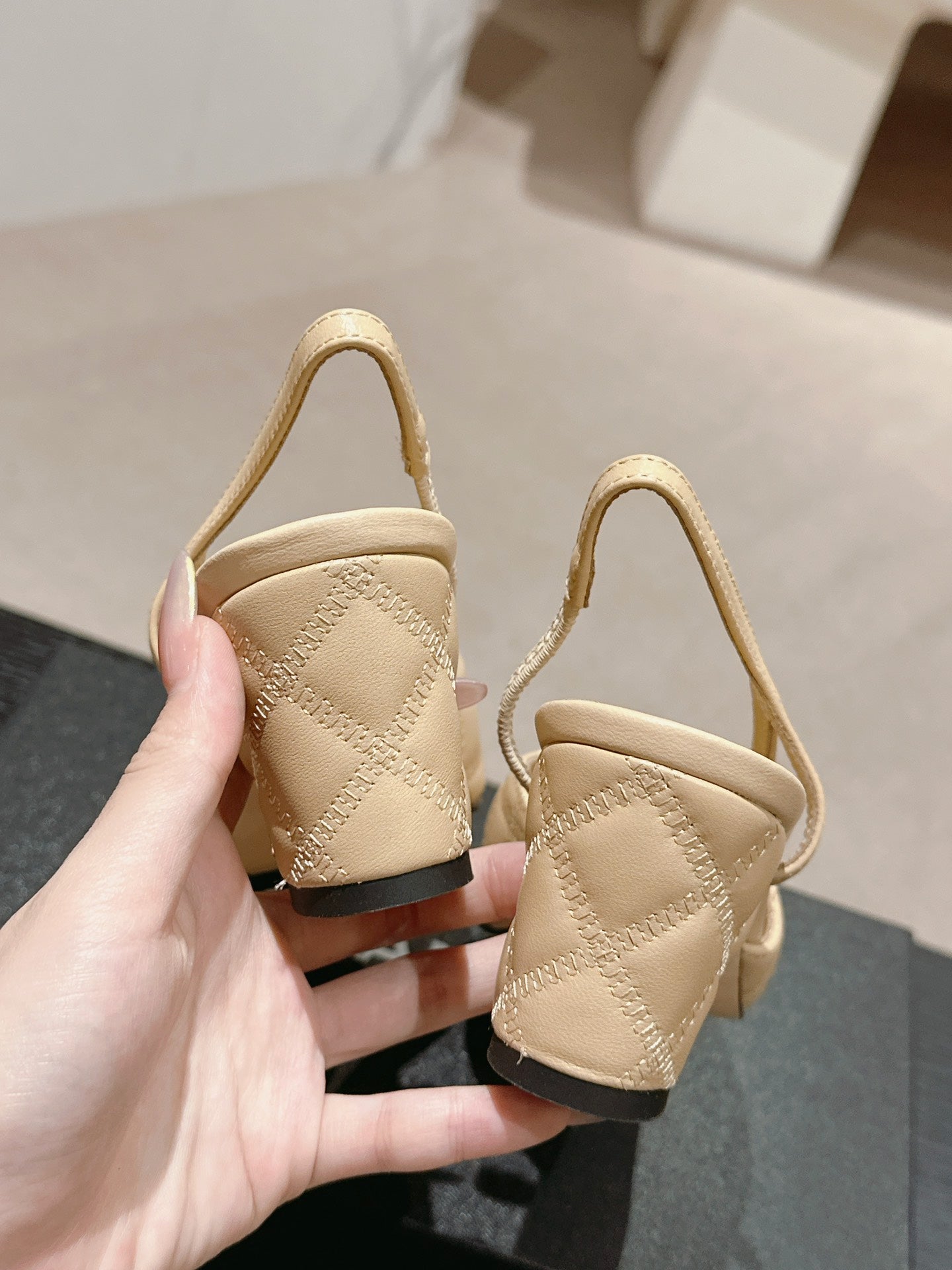 HIGH SLINGBACKS IN BEIGE CREAM LAMBSKIN AND BLACK SATIN - 34