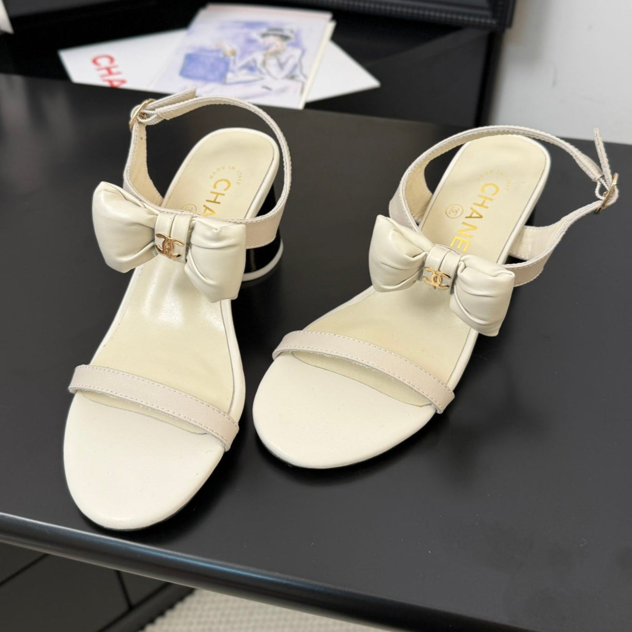 MID HEEL SANDALS IN WHITE CALFSKIN WITH BOW - 34
