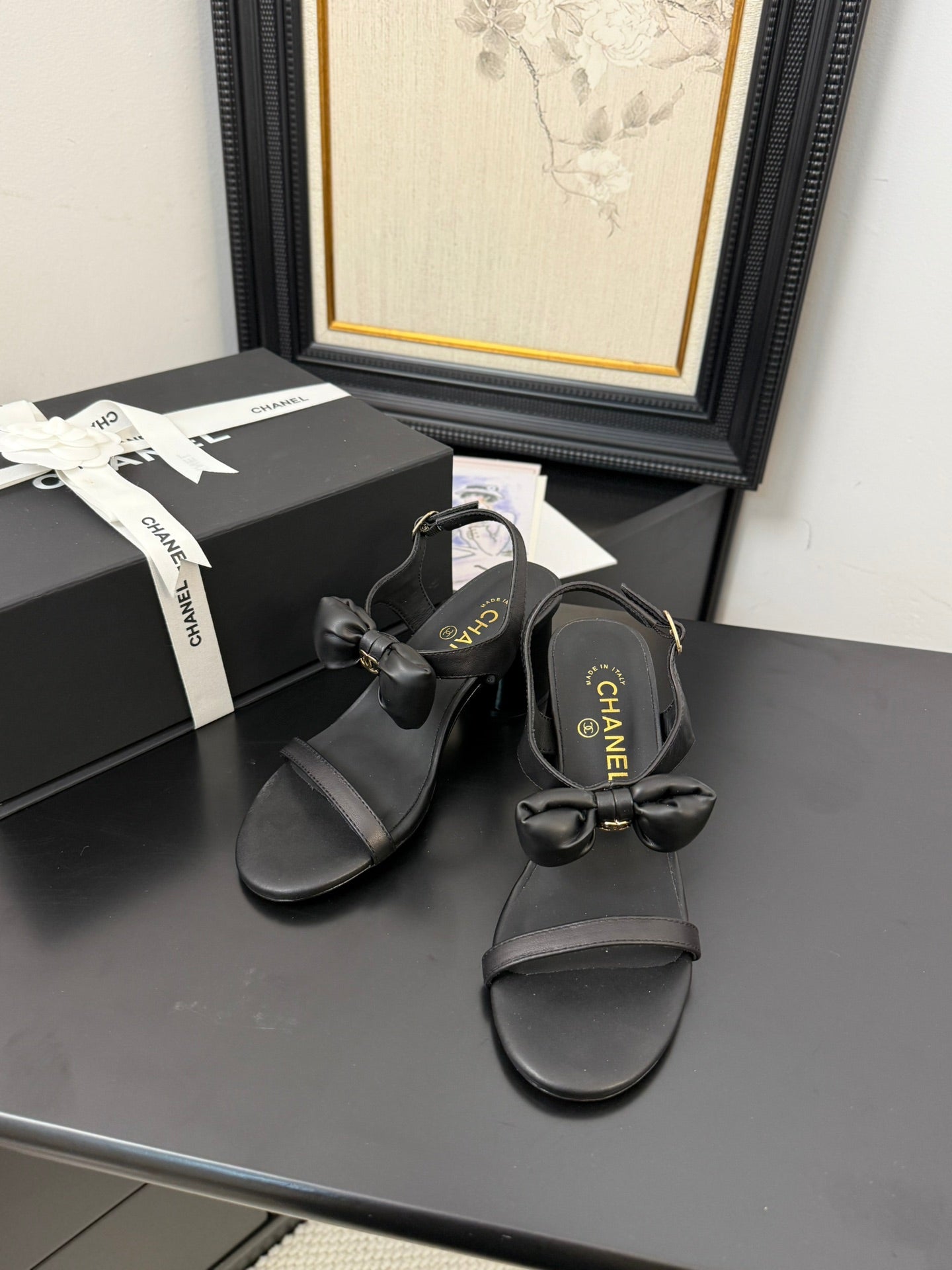 MID HEEL SANDALS IN BLACK CALFSKIN WITH BOW - 35