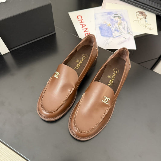 CC 25C Moccasins Brown Patent Leather - 35