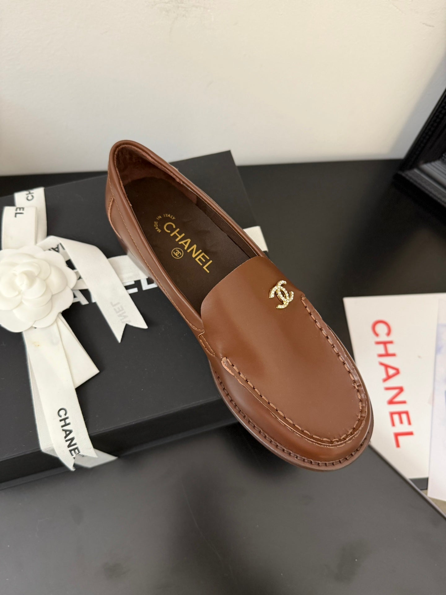 CC 25C Moccasins Brown Patent Leather - 35